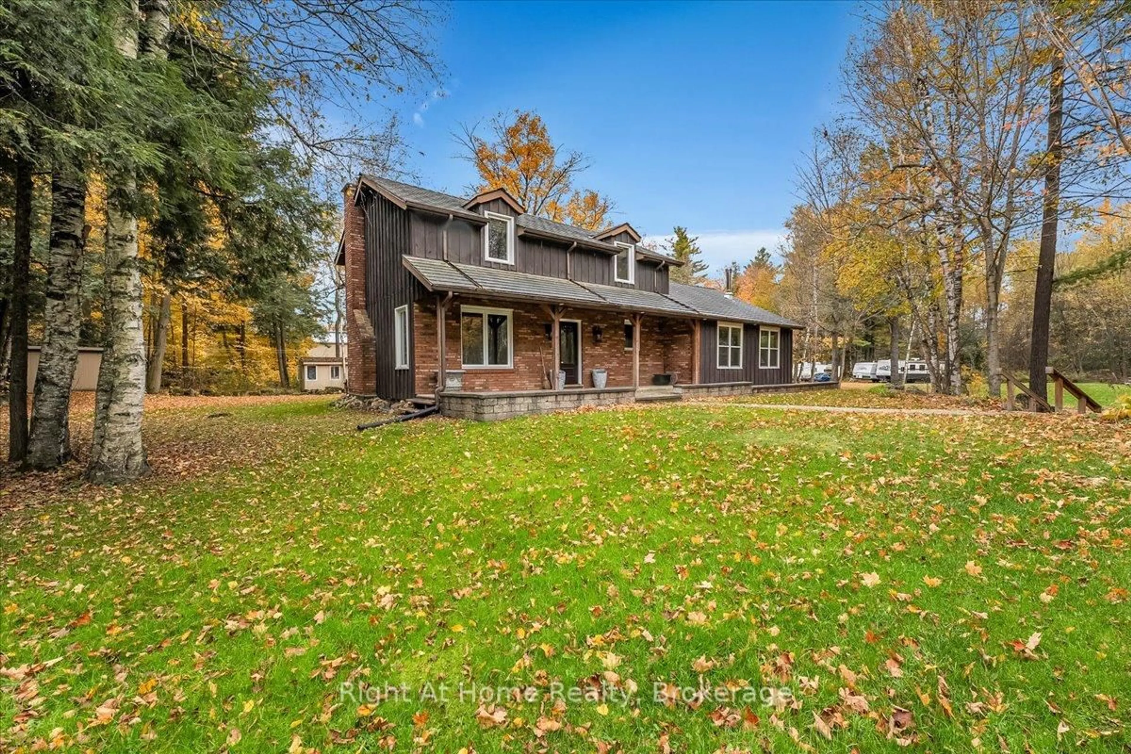 A pic from outside/outdoor area/front of a property/back of a property/a pic from drone, unknown for 9658 Second Line, Milton Ontario L0P 1B0