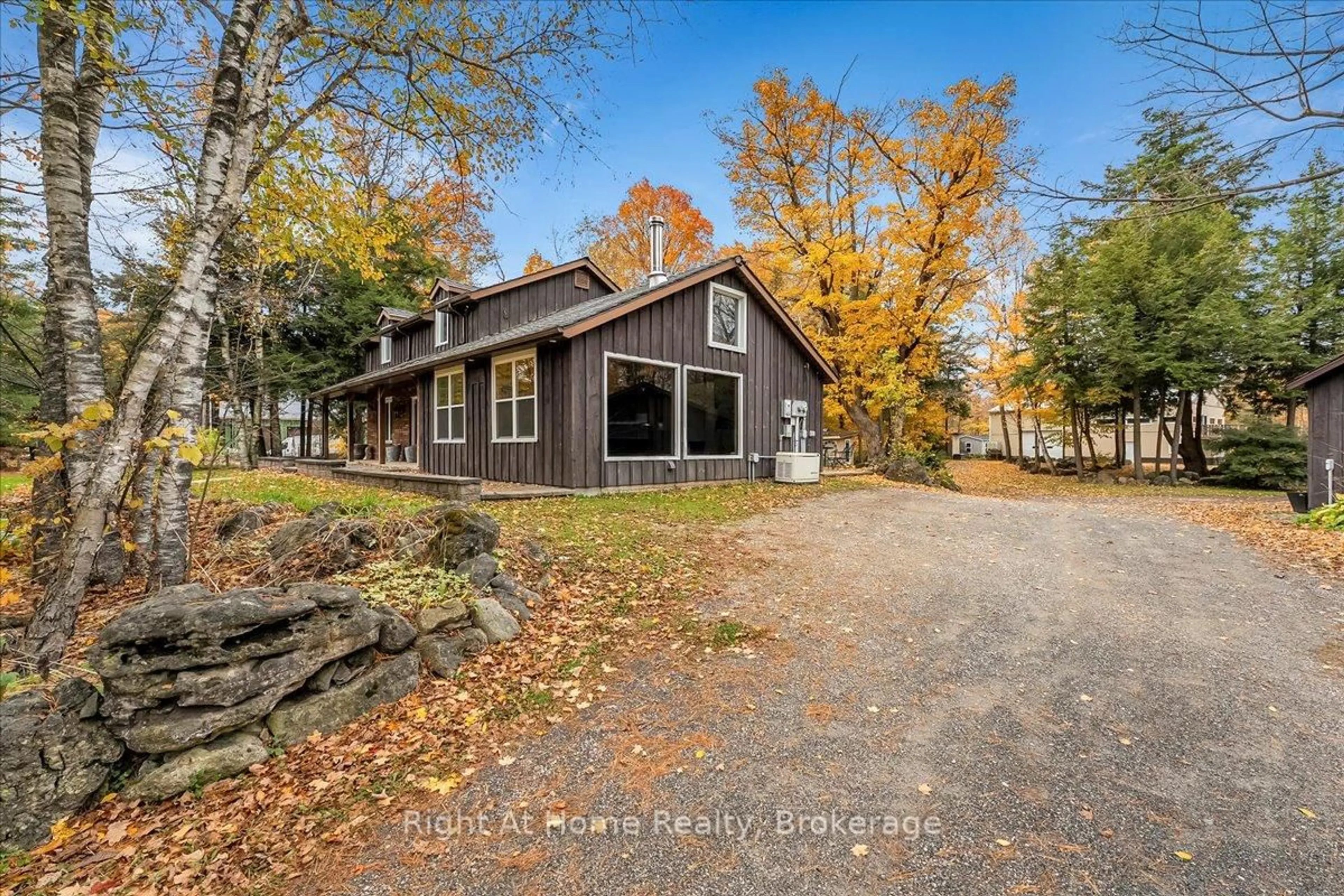 A pic from outside/outdoor area/front of a property/back of a property/a pic from drone, unknown for 9658 Second Line, Milton Ontario L0P 1B0
