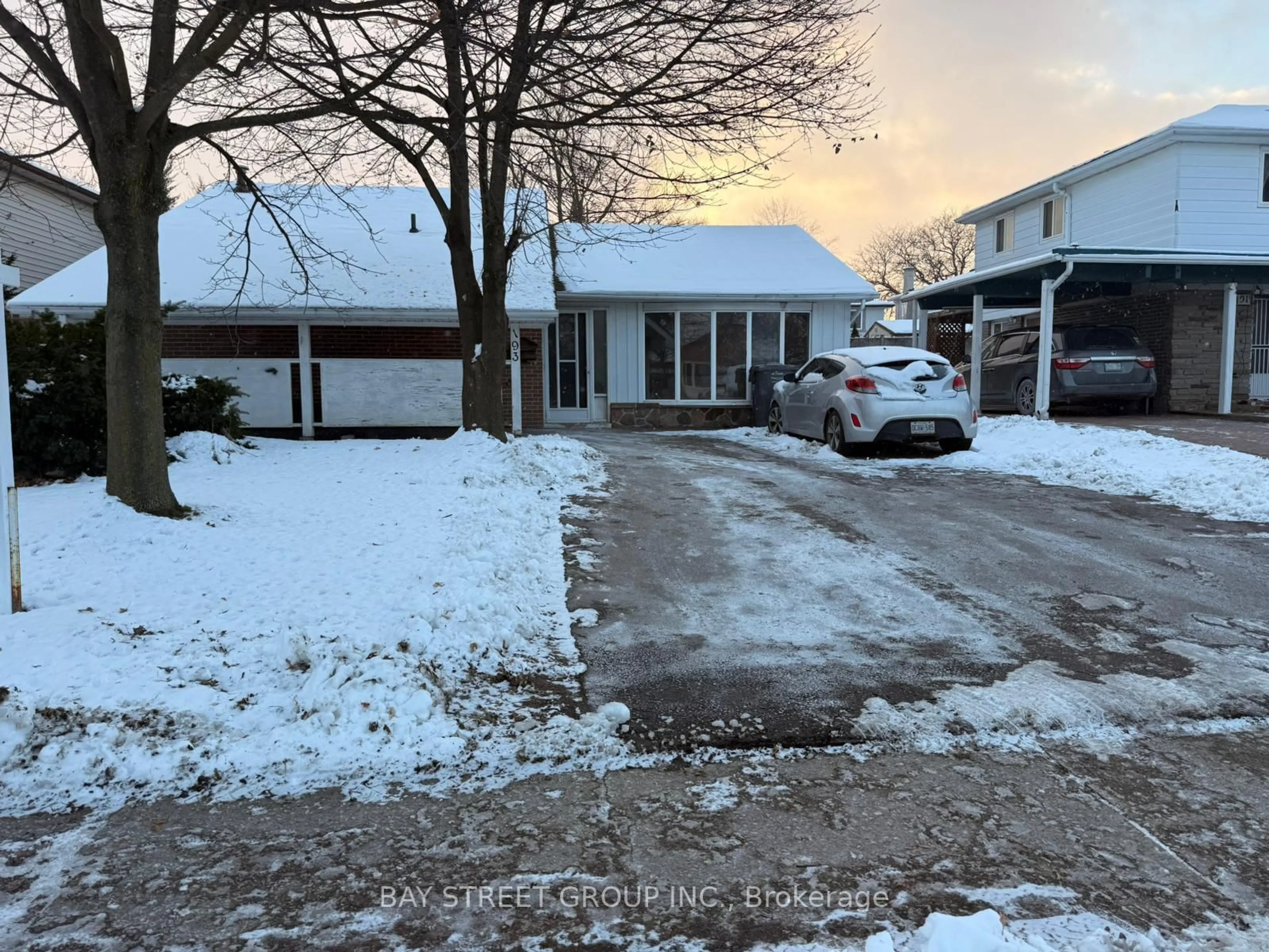 A pic from outside/outdoor area/front of a property/back of a property/a pic from drone, street for 193 Mcmurchy Ave, Brampton Ontario L6Y 1Z2