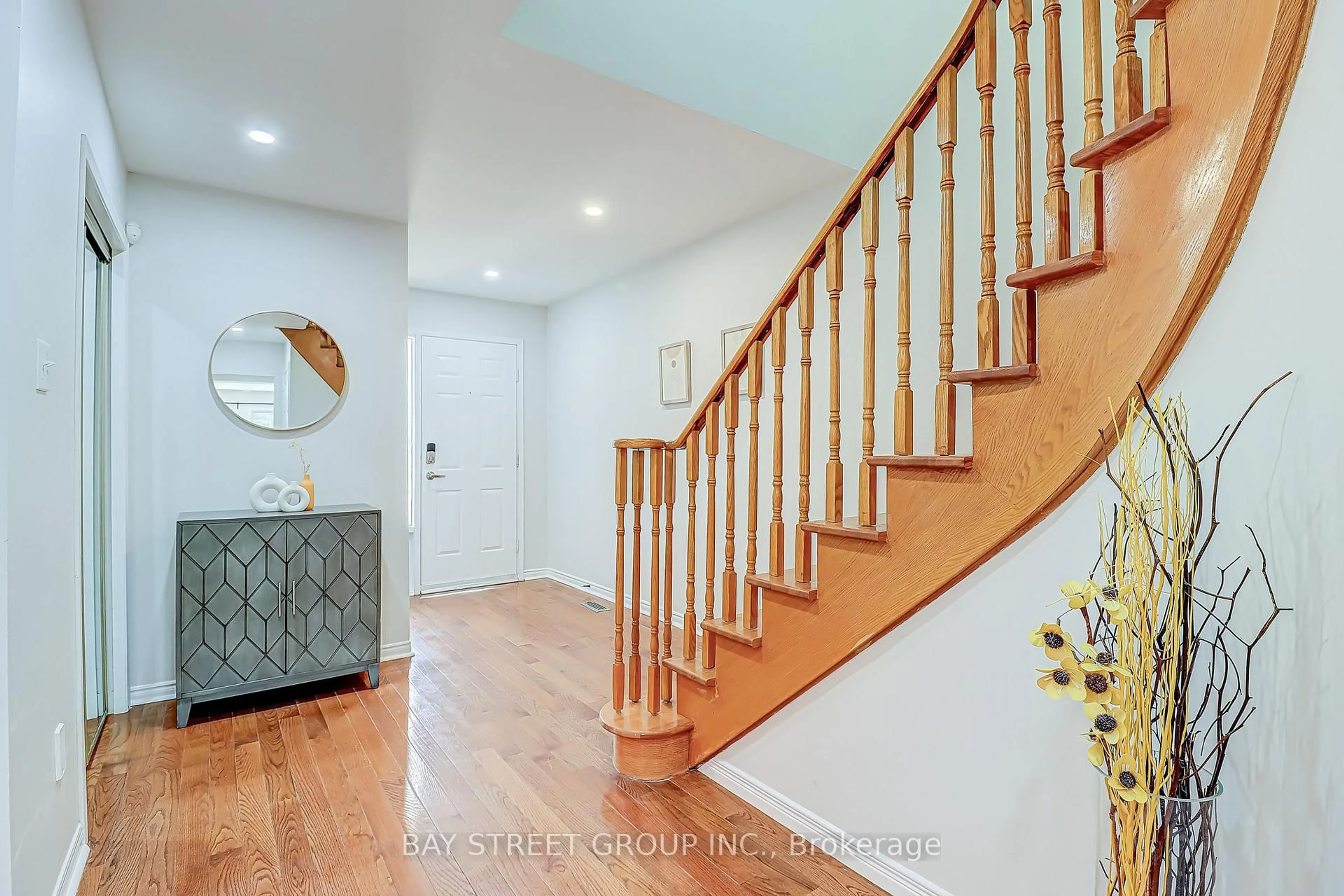 Unknown for 679 Constellation Dr, Mississauga Ontario L5R 2V9