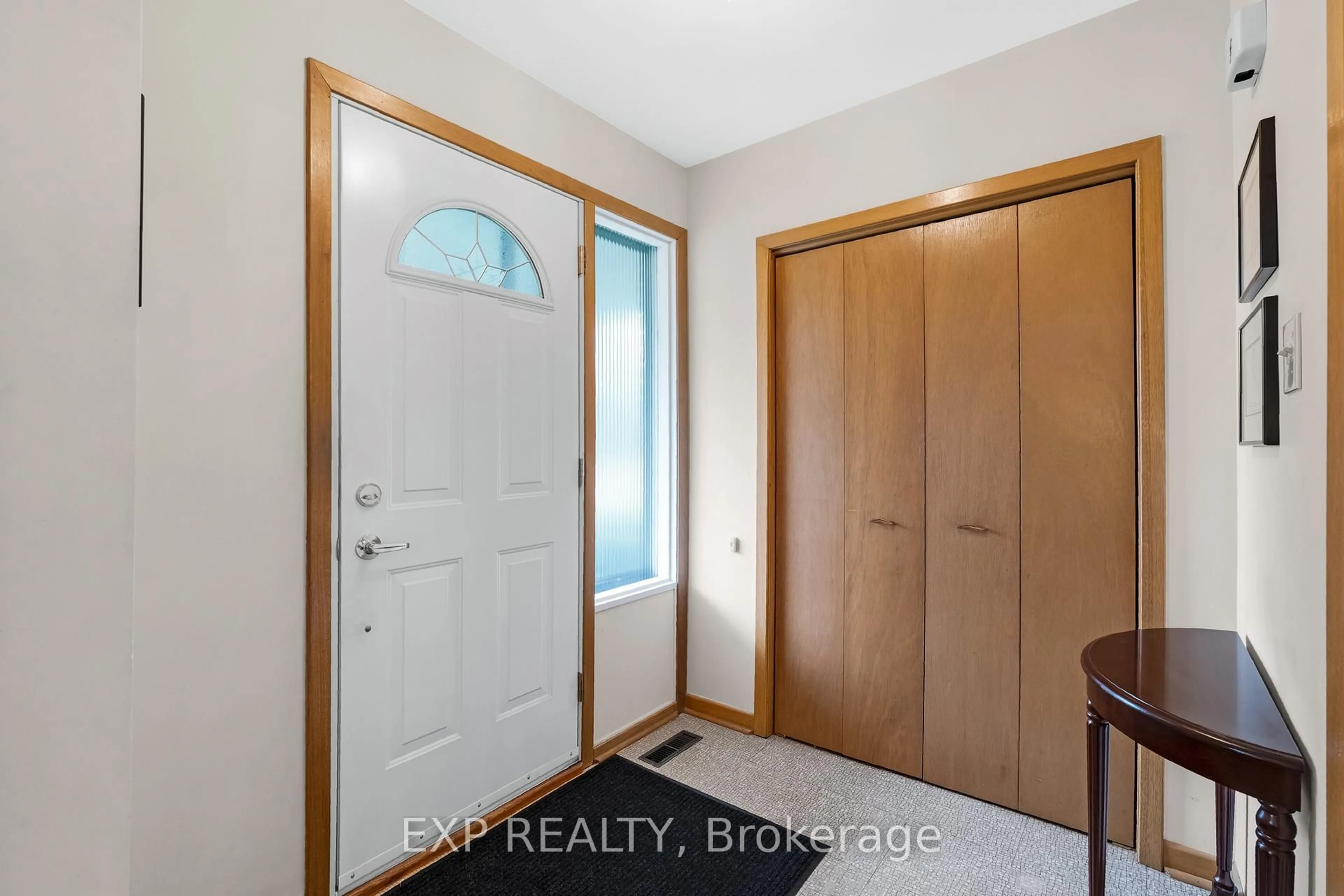 Indoor entryway for 28 Aviemore Dr, Toronto Ontario M9L 2L5