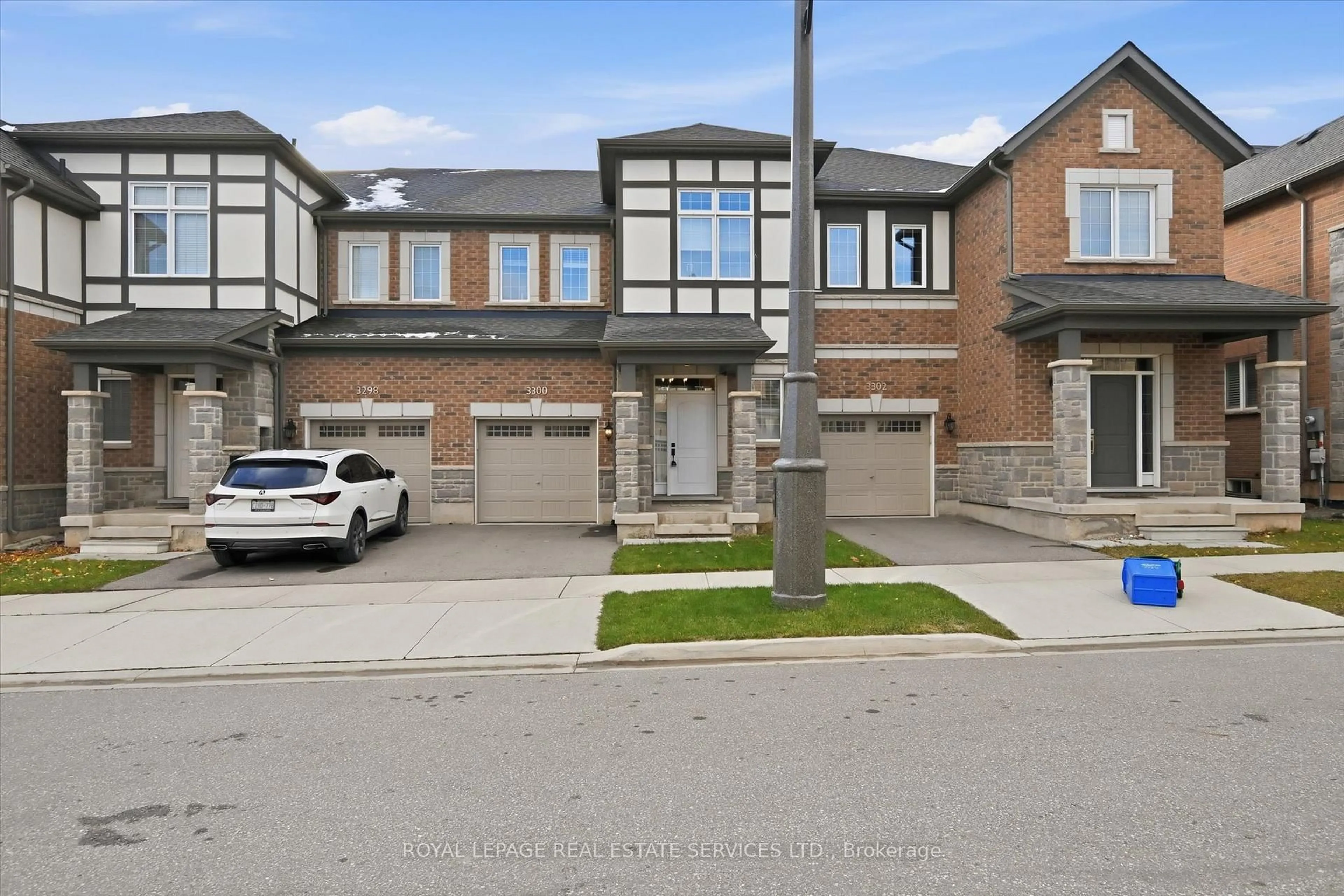 Home with brick exterior material, street for 3300 Jacob Way, Oakville Ontario L6M 5J9