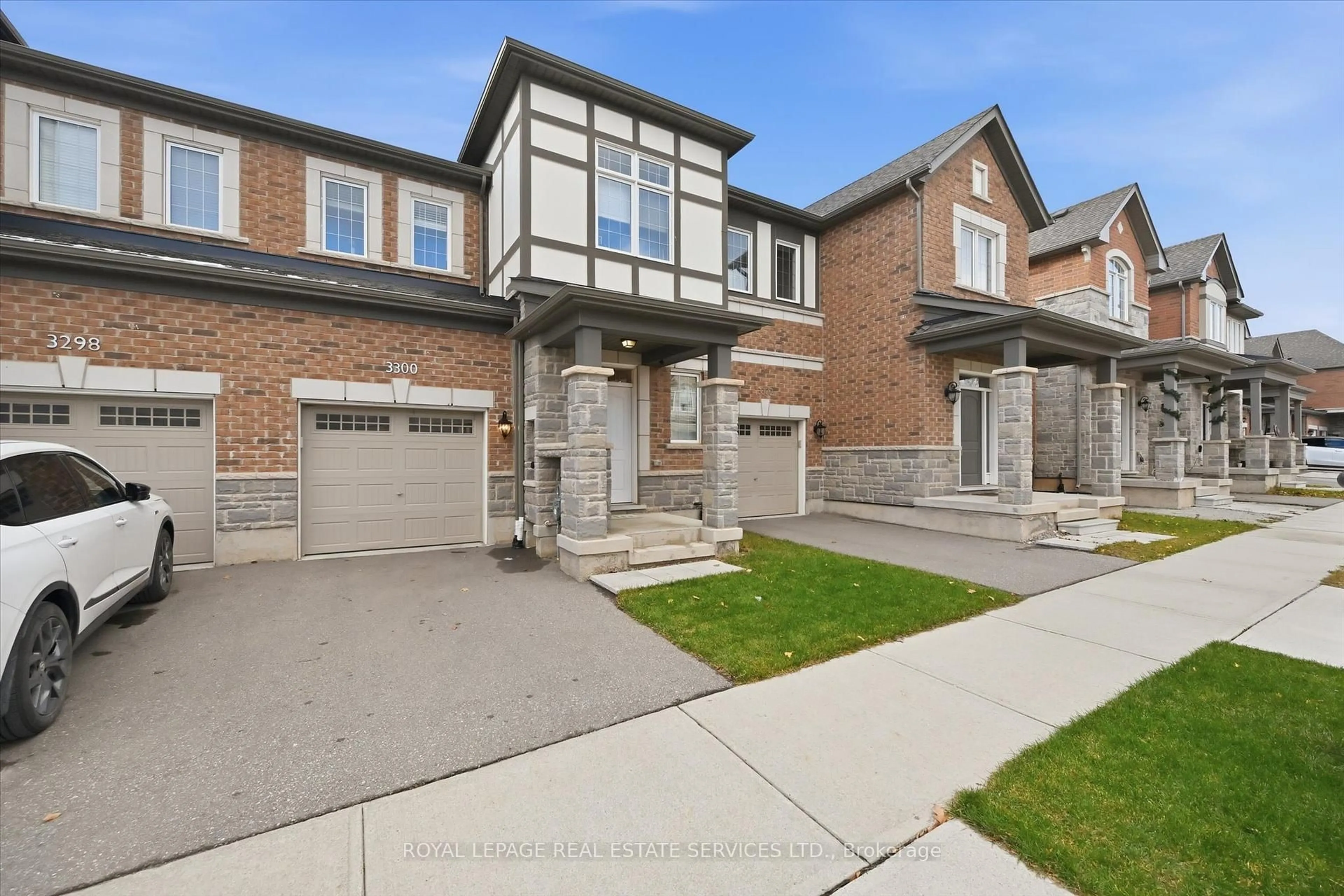 Home with brick exterior material, street for 3300 Jacob Way, Oakville Ontario L6M 5J9