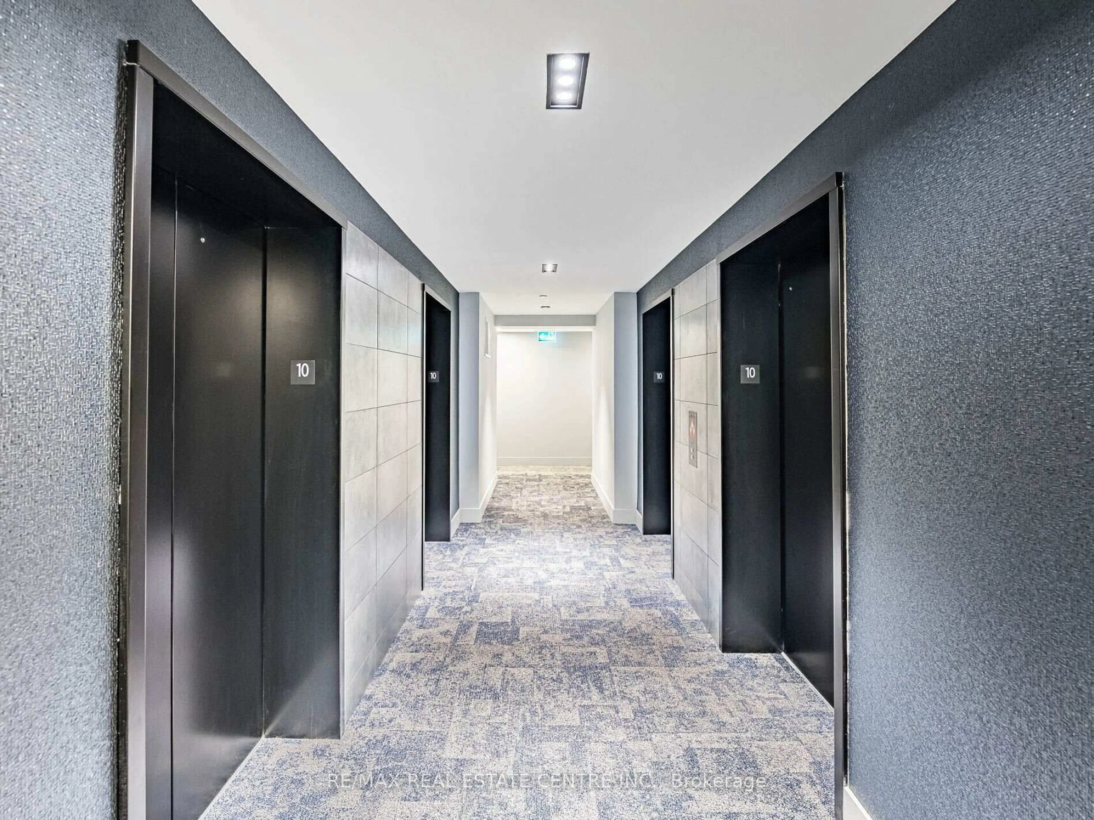 Indoor foyer for 4130 Parkside Village Dr, Mississauga Ontario L5M 0X8