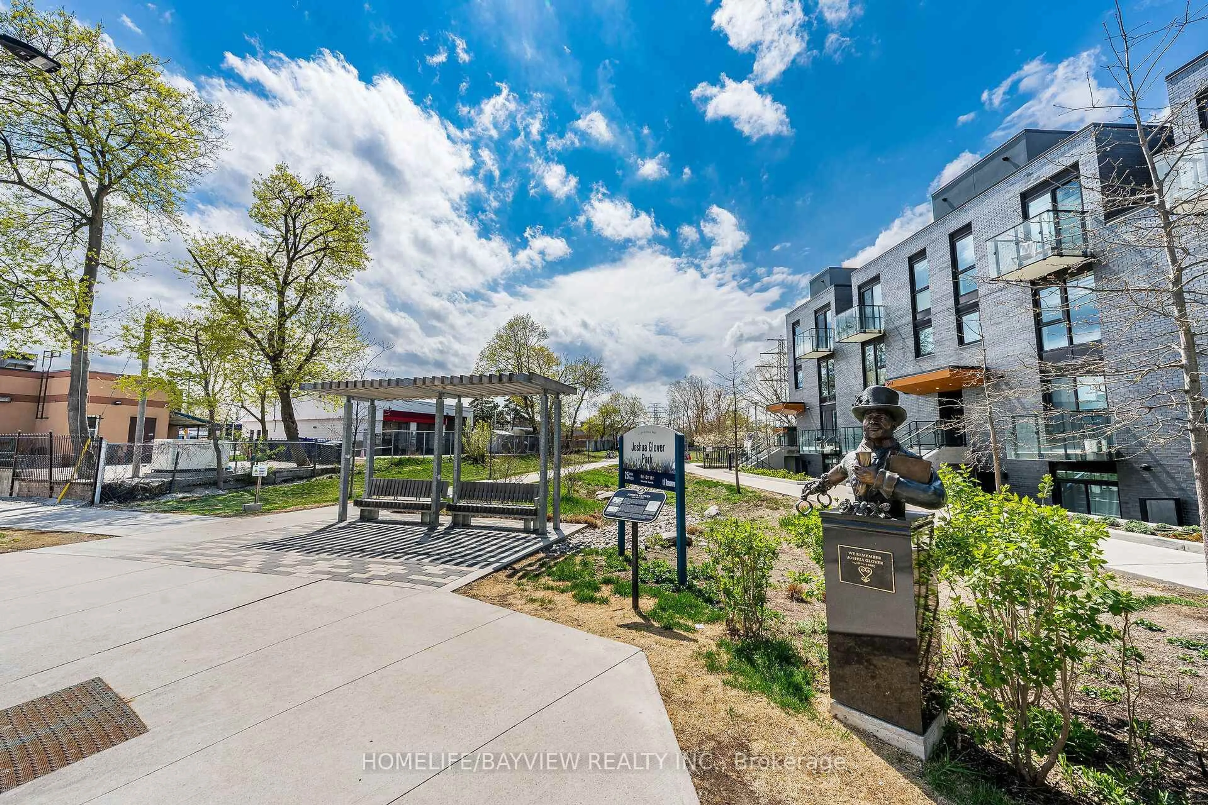 Patio, street for 10 Brin Dr #24, Toronto Ontario M8X 0B3