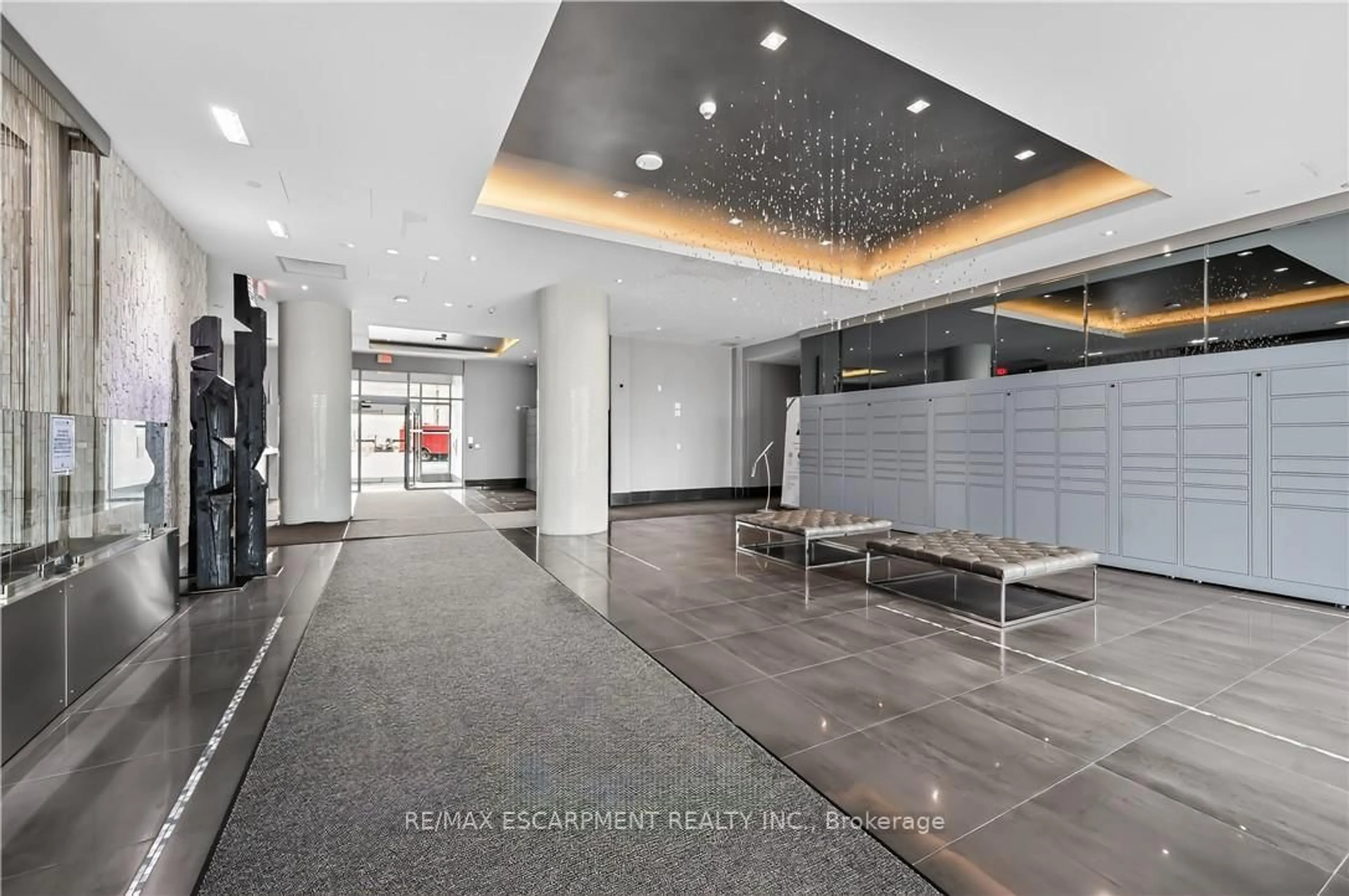 Lobby for 65 Speers Rd #PH03, Oakville Ontario L6K 0J1