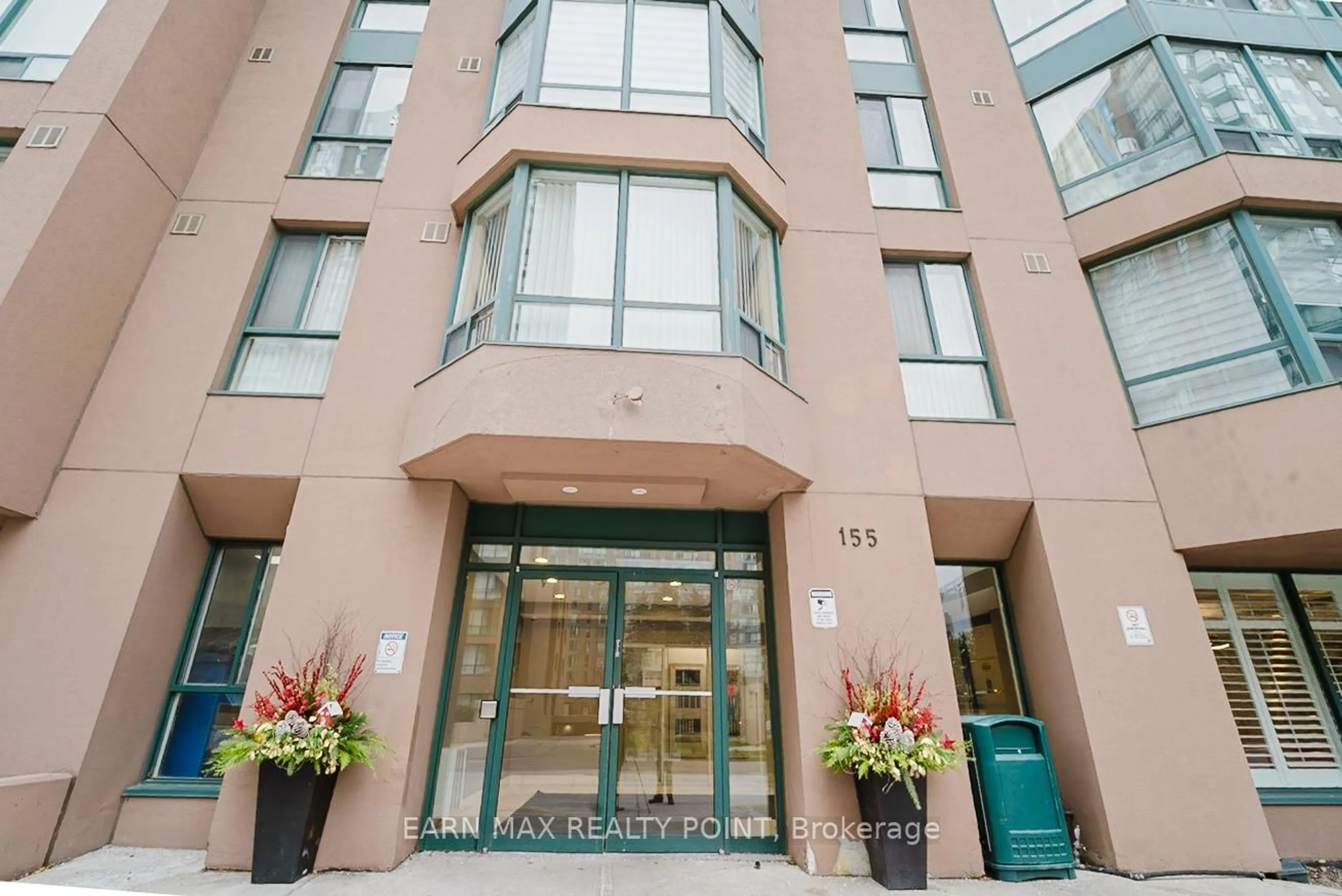 Indoor foyer for 155 Hillcrest Ave #1010, Mississauga Ontario L5B 3Z2