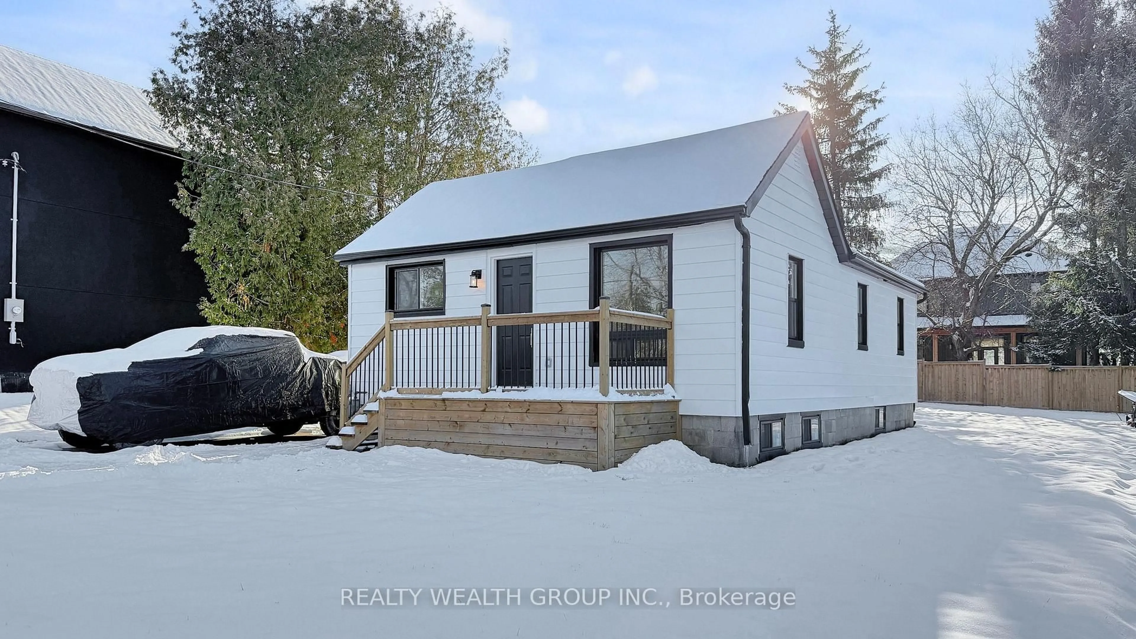 A pic from outside/outdoor area/front of a property/back of a property/a pic from drone, building for 11026 Trafalgar Rd, Halton Hills Ontario L7G 4S5