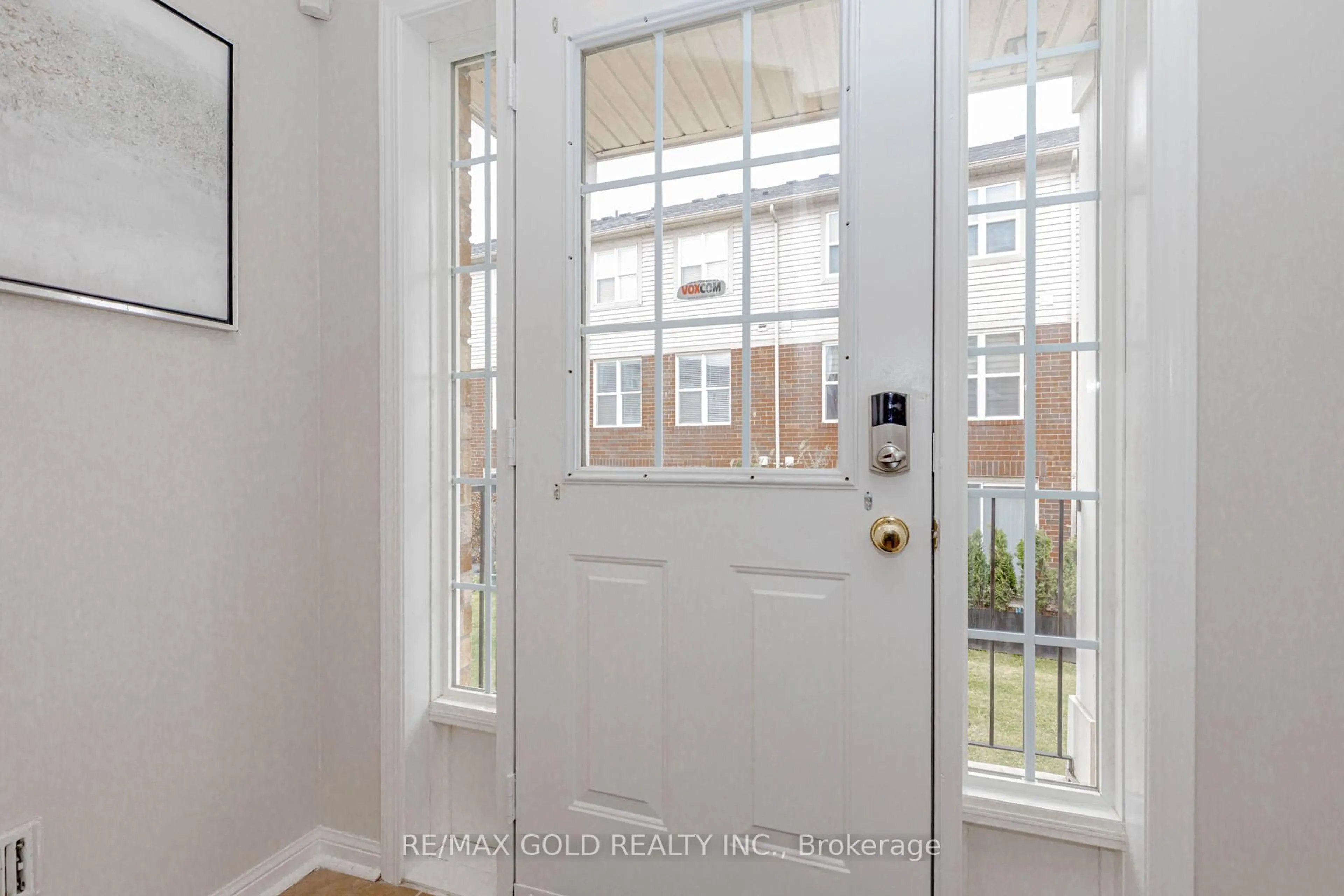 Indoor entryway for 5980 Whitehorn Ave #38, Mississauga Ontario L5V 2Y3