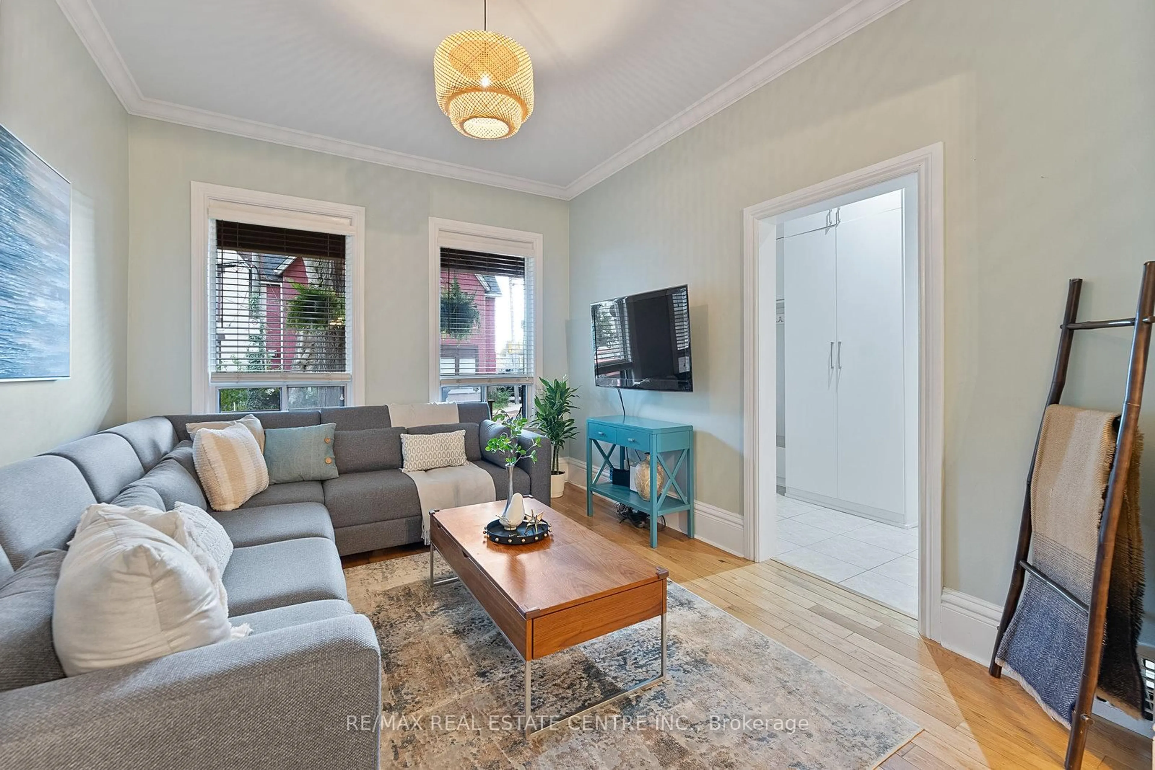 Living room with furniture, unknown for 35 Miller St, Toronto Ontario M6N 2Z6