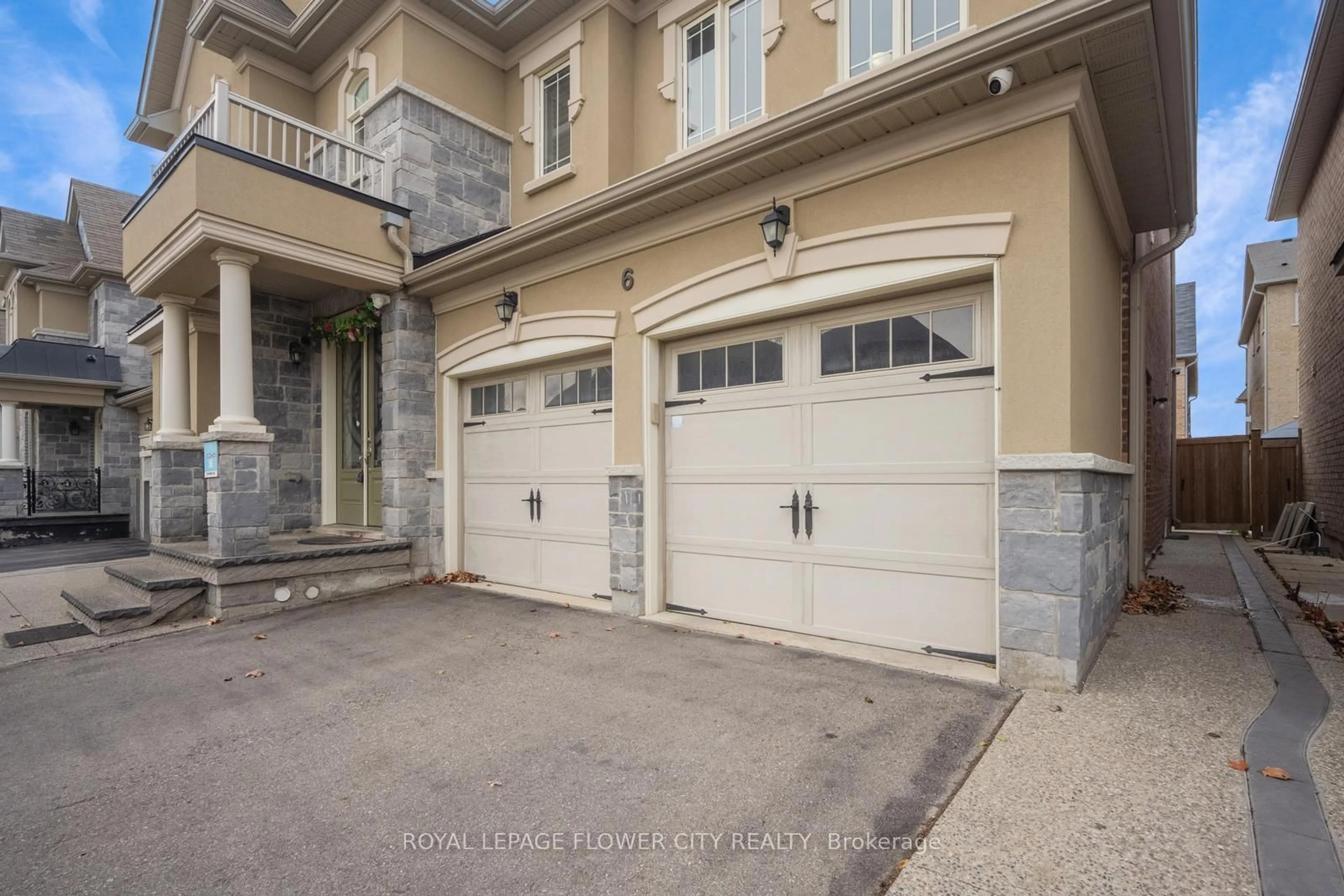 Indoor garage for 6 Villadowns Tr, Brampton Ontario L6R 3V5