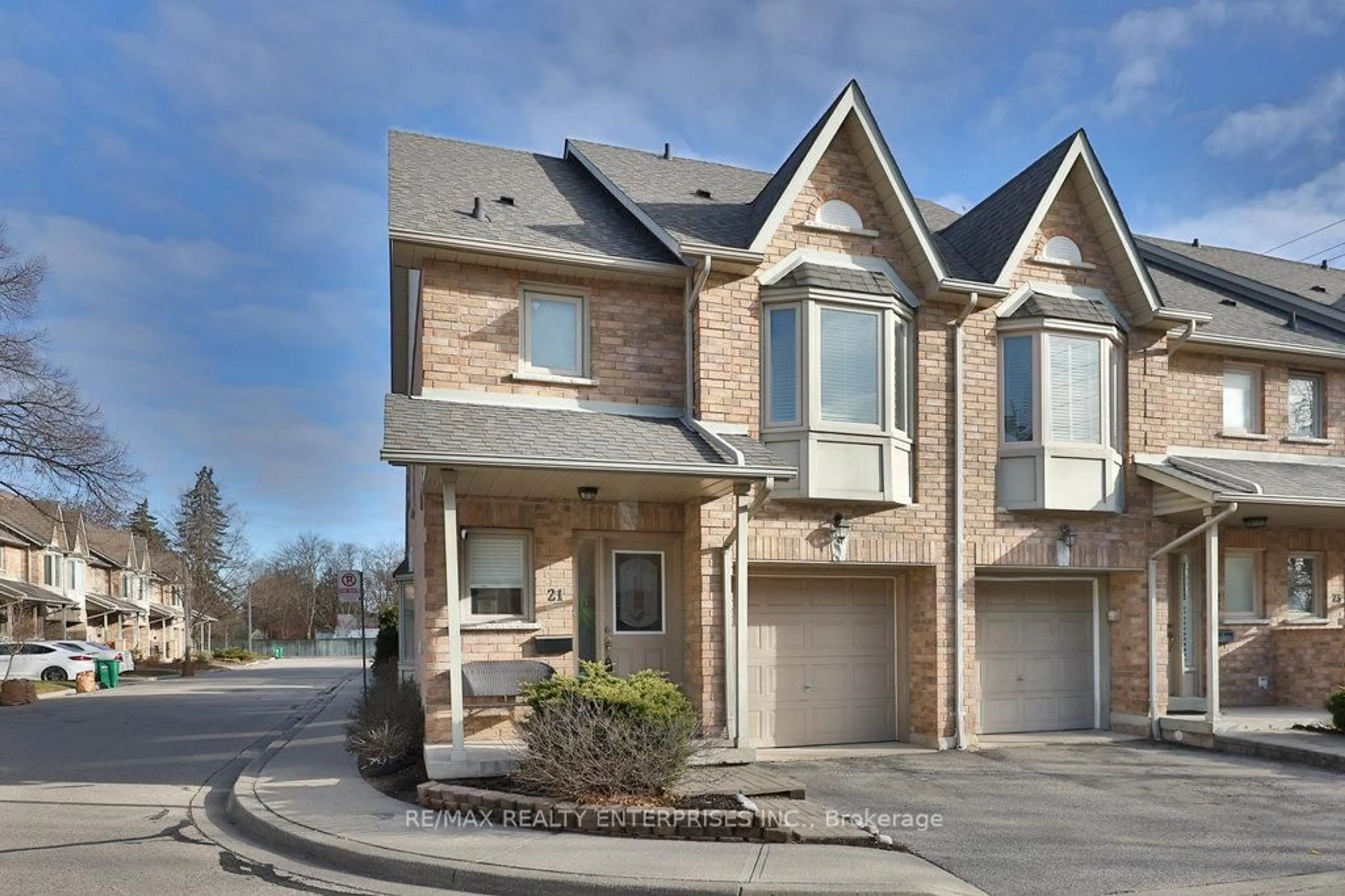 Home with brick exterior material, street for 1385 Lakeshore Rd #21, Mississauga Ontario L5J 4T6