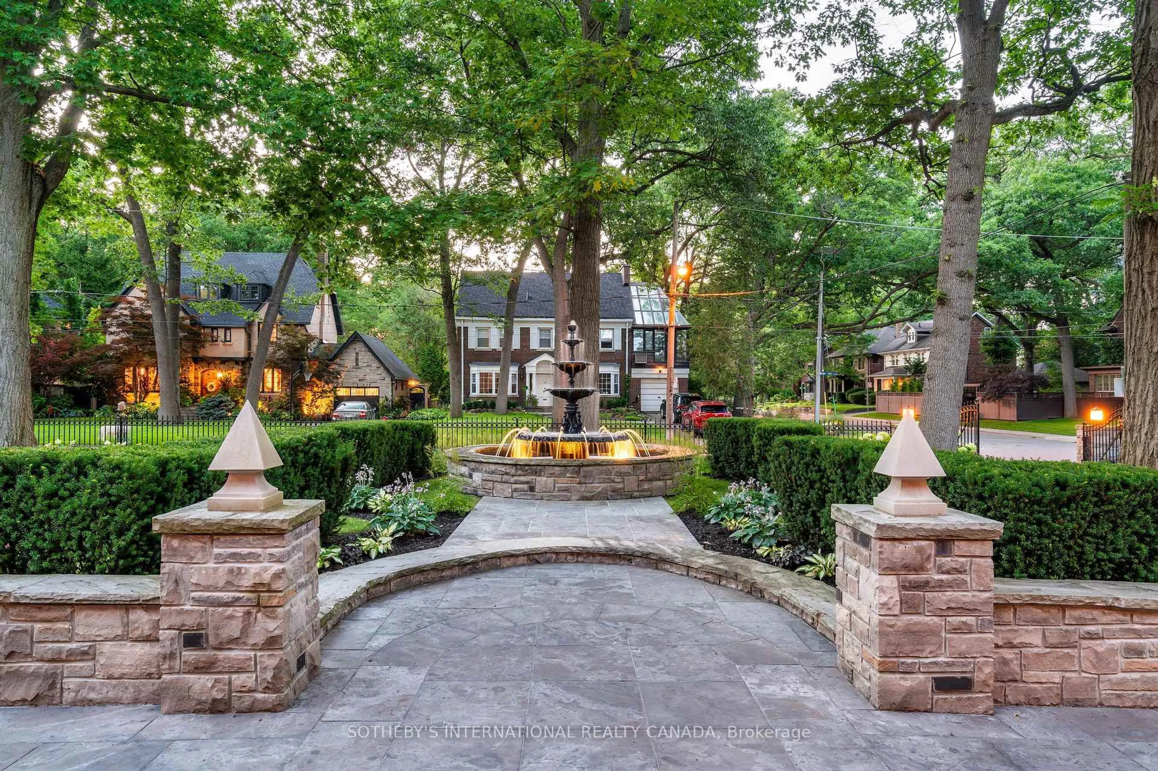 Patio, street for 57 Baby Point Cres, Toronto Ontario M6S 2B7