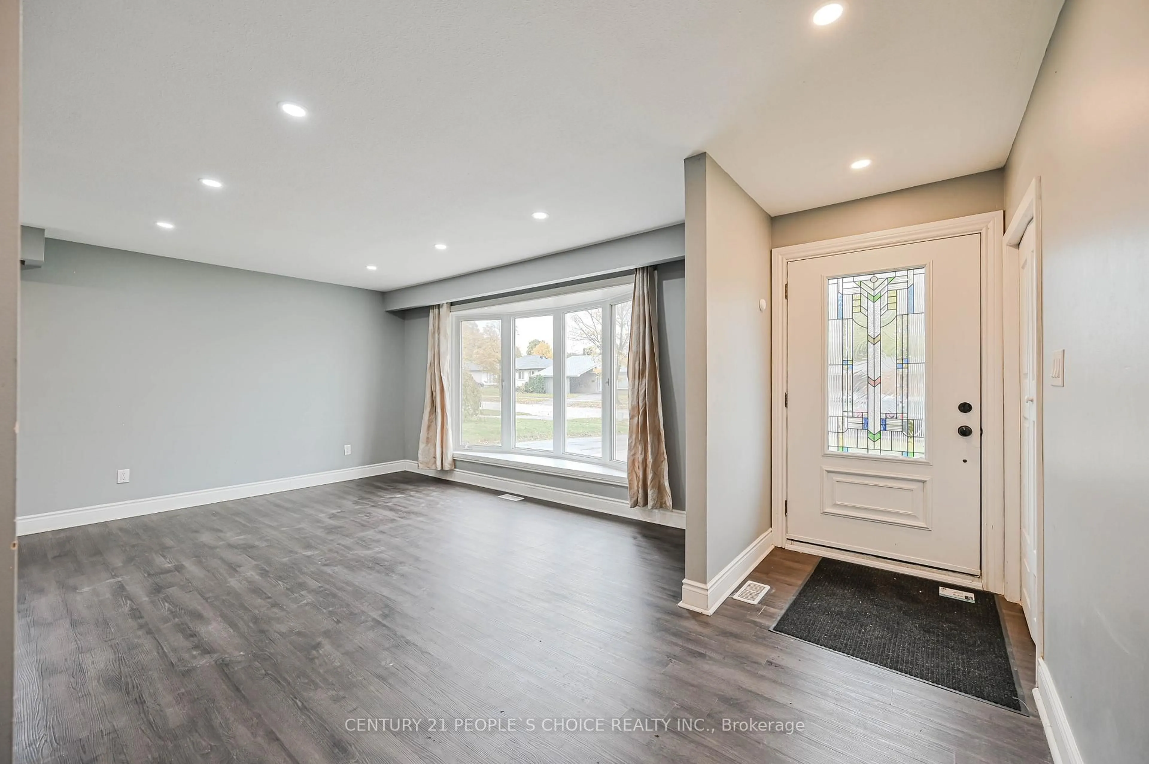 Indoor entryway for 21 Cathedral Rd, Brampton Ontario L6W 2P1