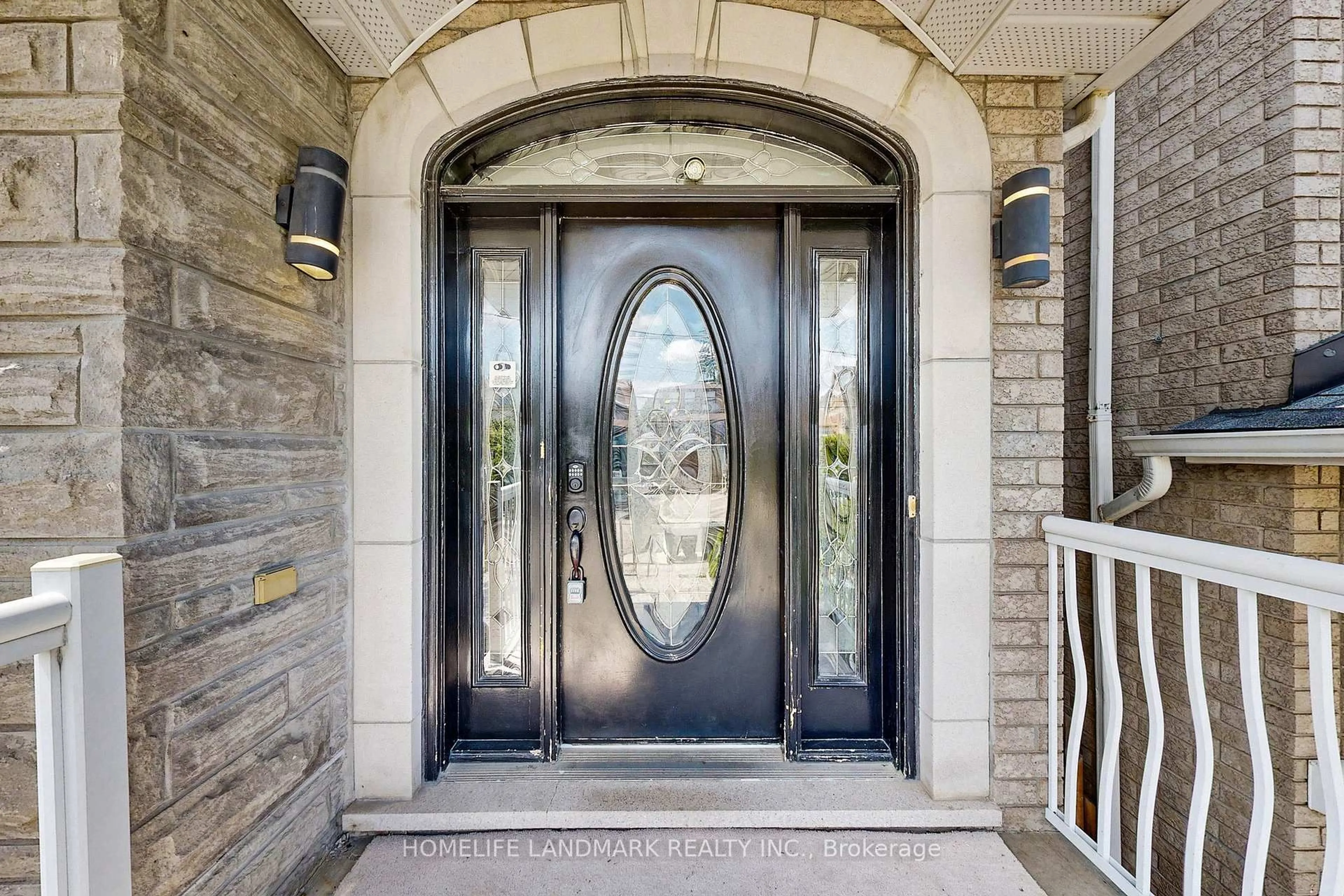 Indoor entryway for 72 Branstone Rd, Toronto Ontario M6E 4E4