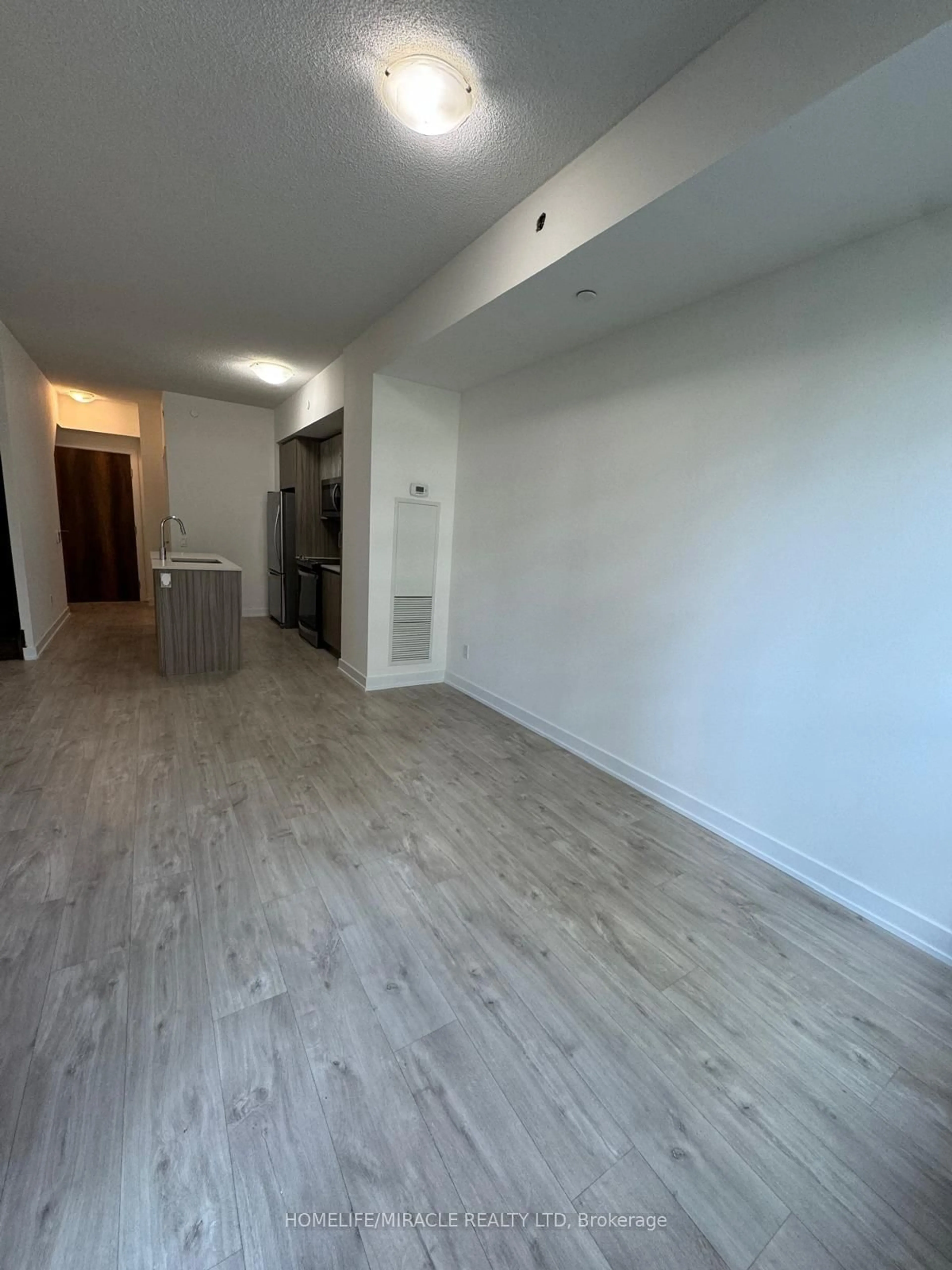 A pic of a room for 251 Manitoba St #112, Toronto Ontario M8Y 4G9