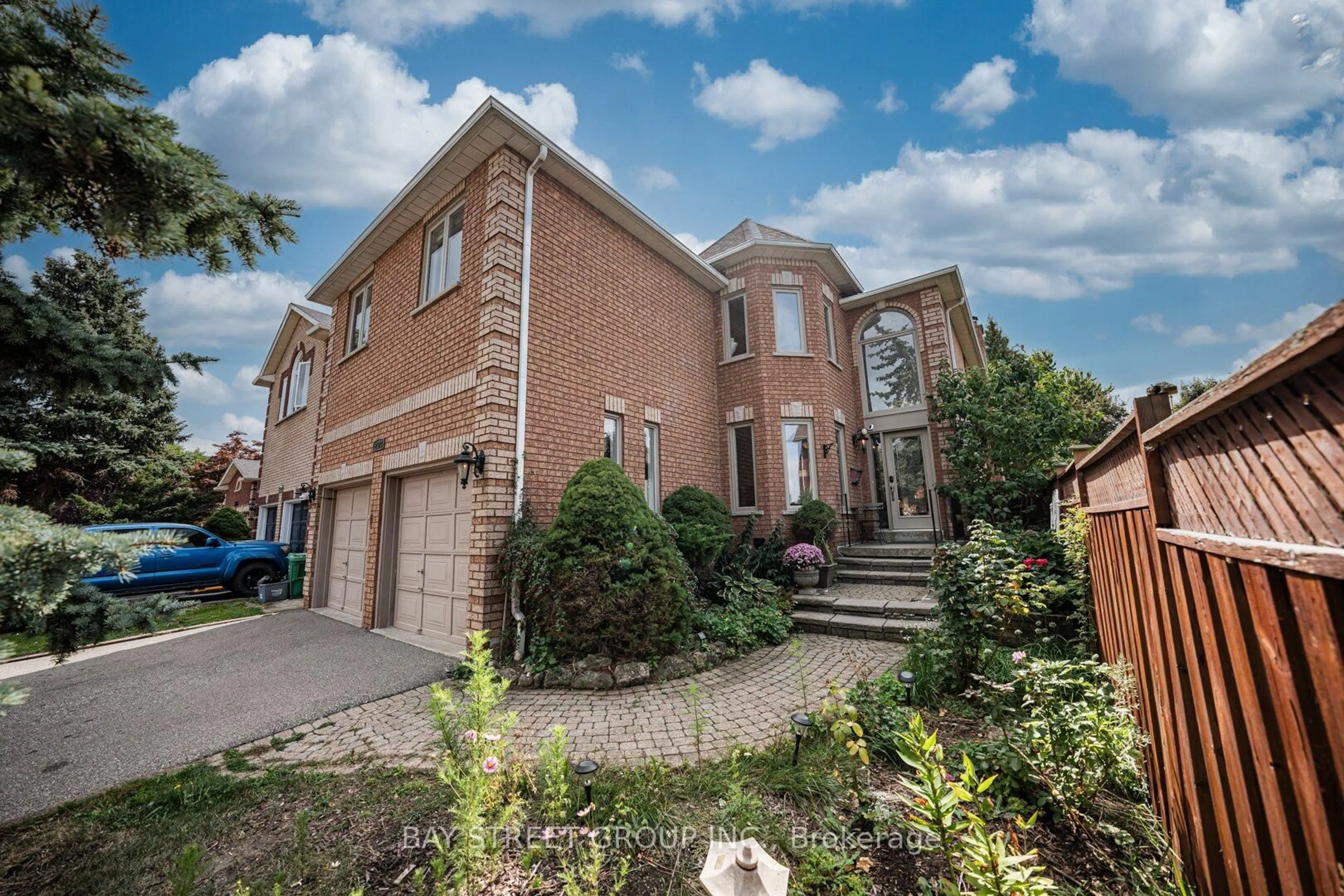 Home with brick exterior material, street for 2524 Paula Crt, Mississauga Ontario L5K 2R5