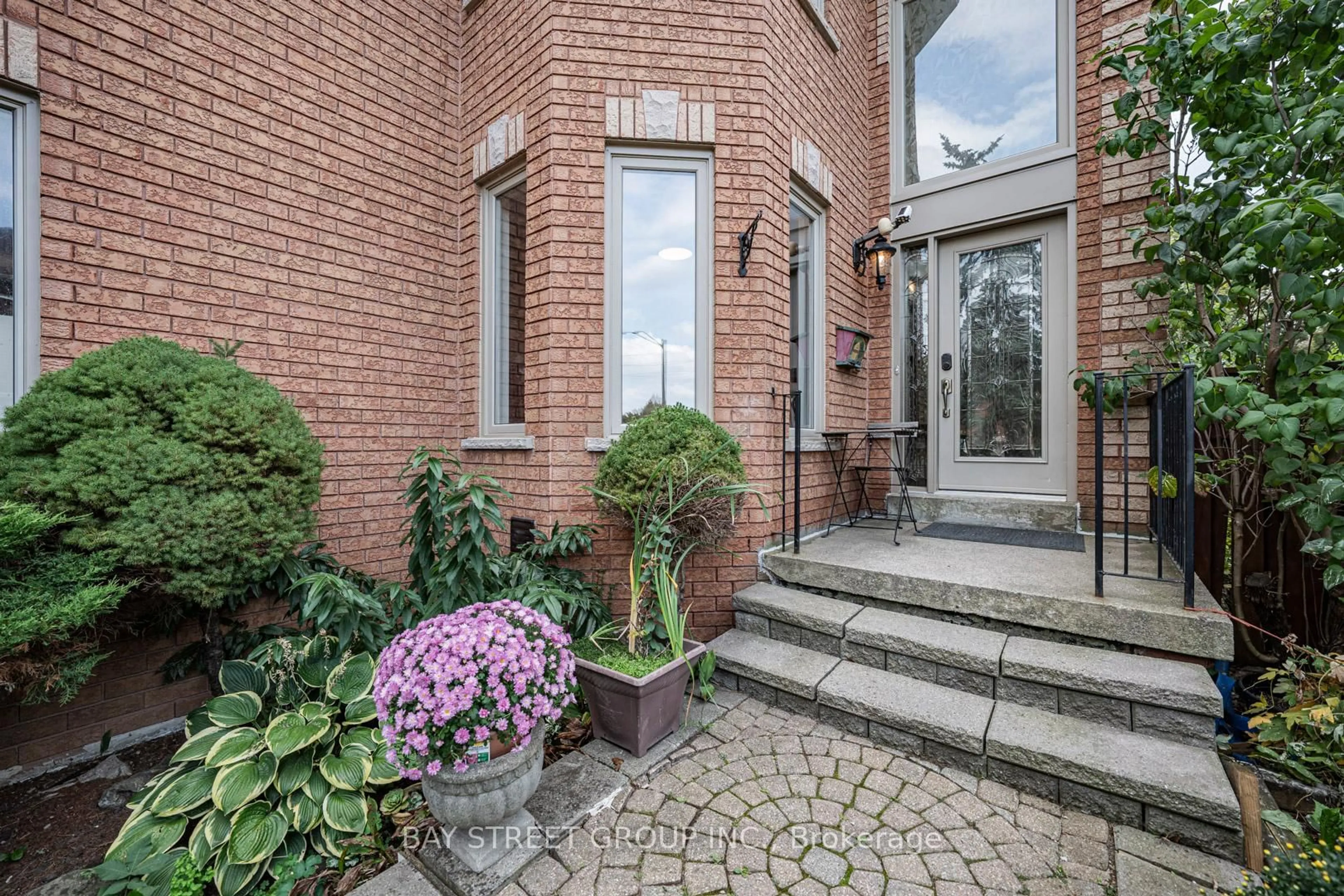 Unknown for 2524 Paula Crt, Mississauga Ontario L5K 2R5