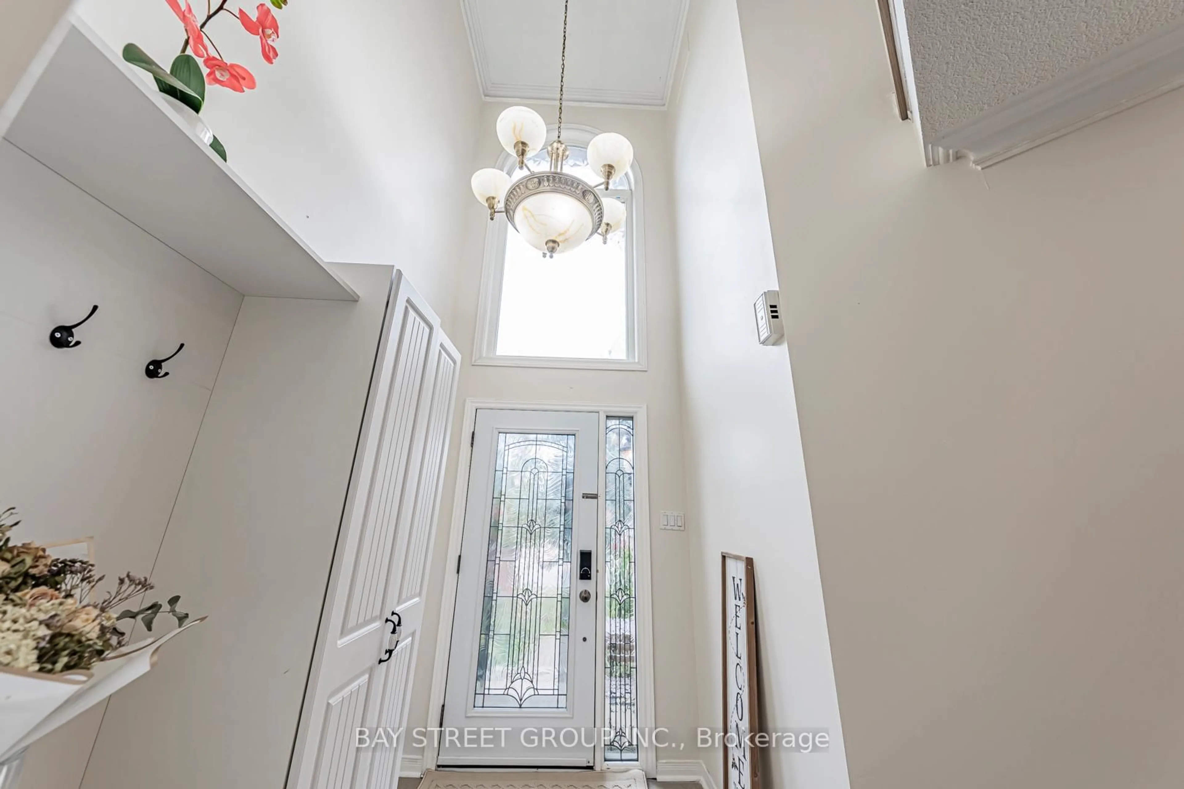 Indoor foyer for 2524 Paula Crt, Mississauga Ontario L5K 2R5