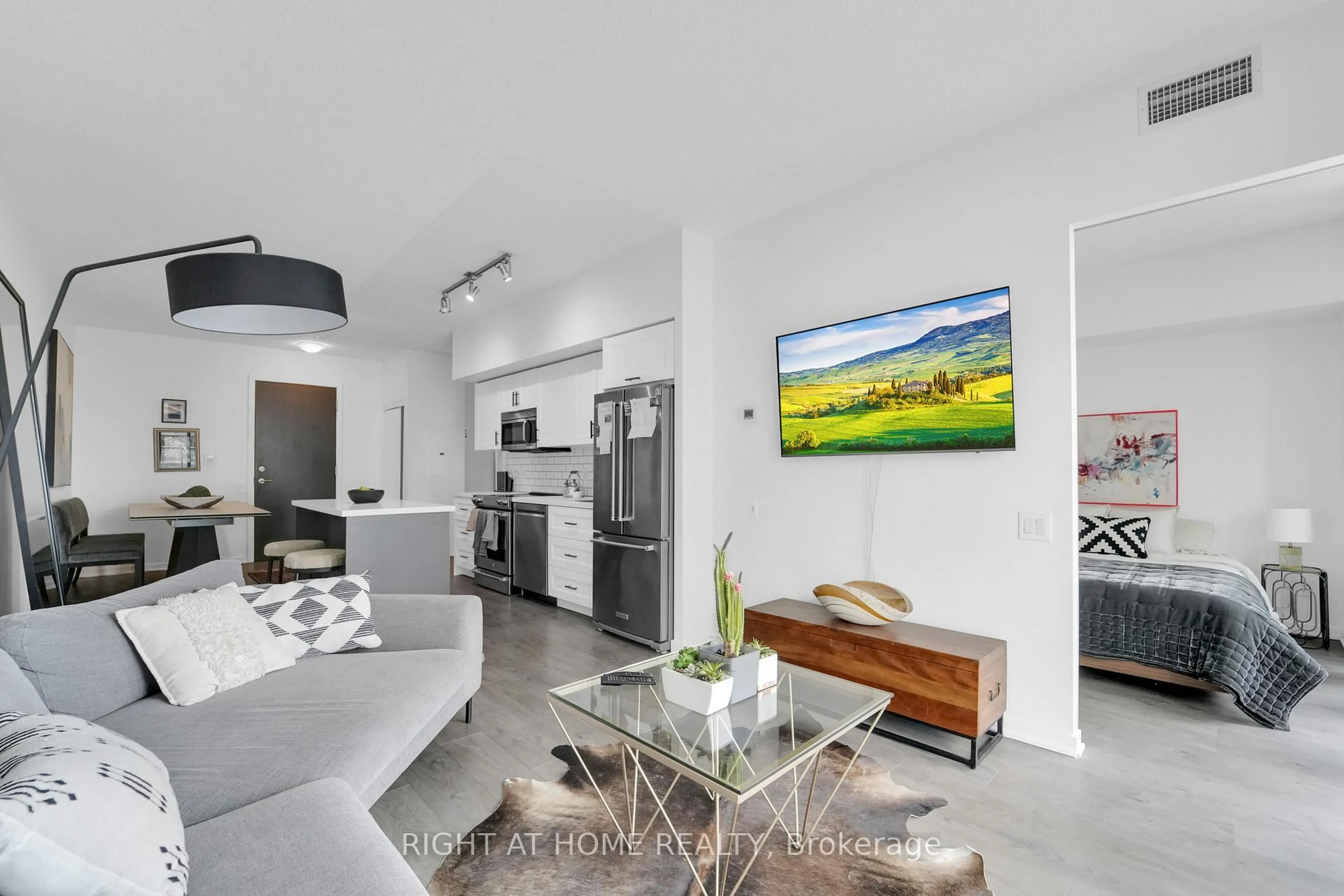 Open concept kitchen, unknown for 105 THE QUEENSWAY #1414, Toronto Ontario M6S 5B5