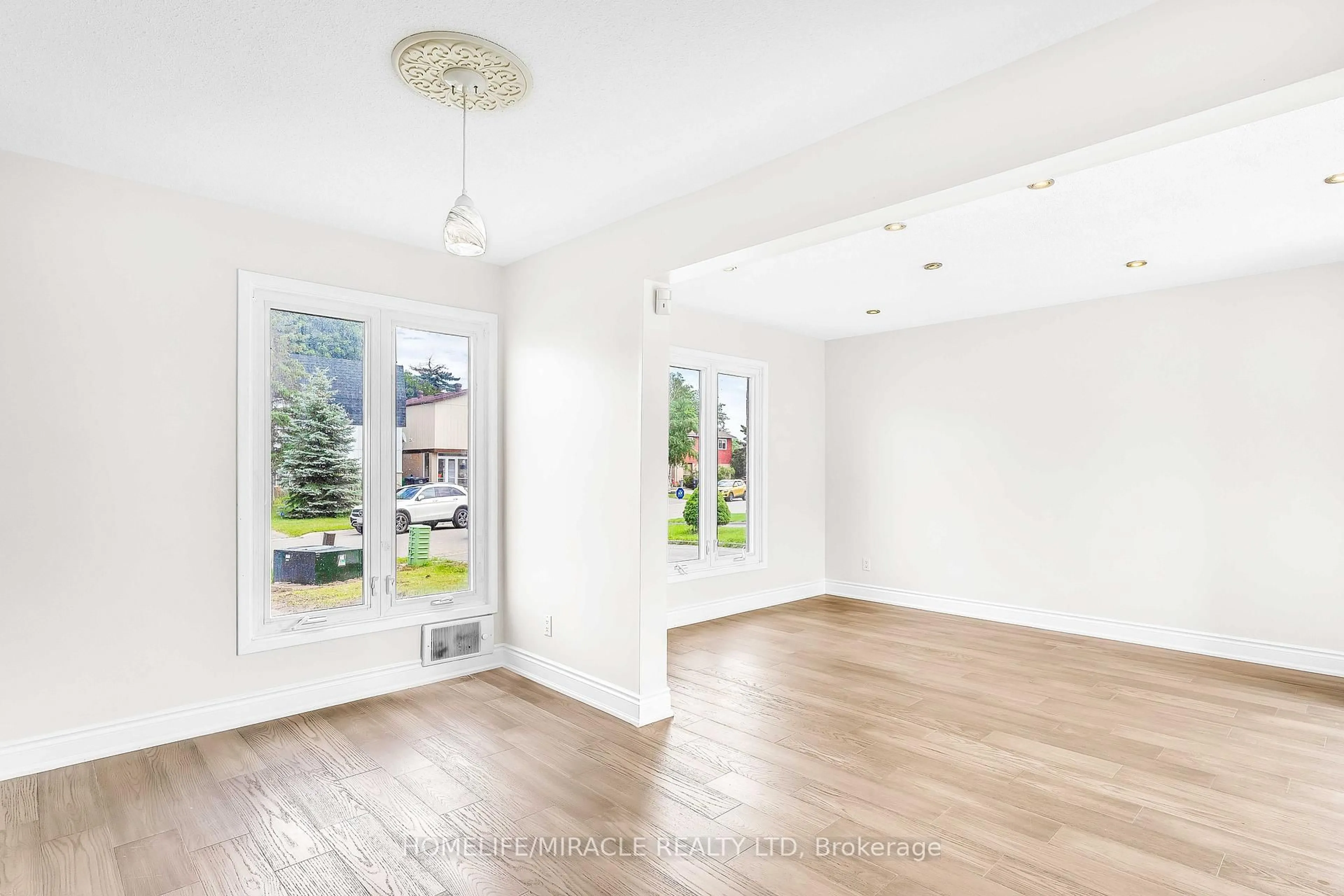 A pic of a room for 14 Greenbush Crt, Brampton Ontario L6S 2K2