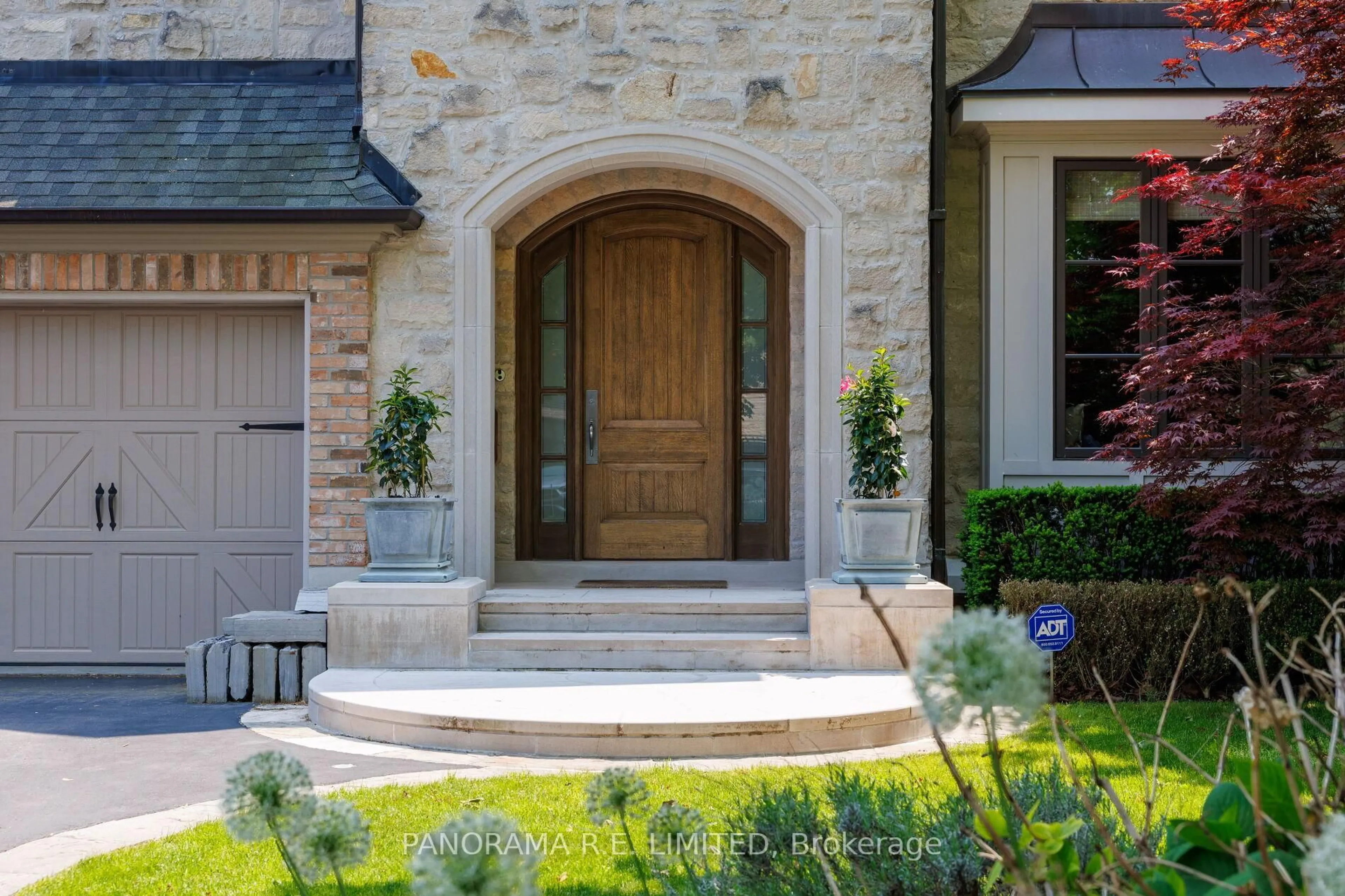 Indoor entryway for 19 Graystone Gdns, Toronto Ontario M8Z 3C2