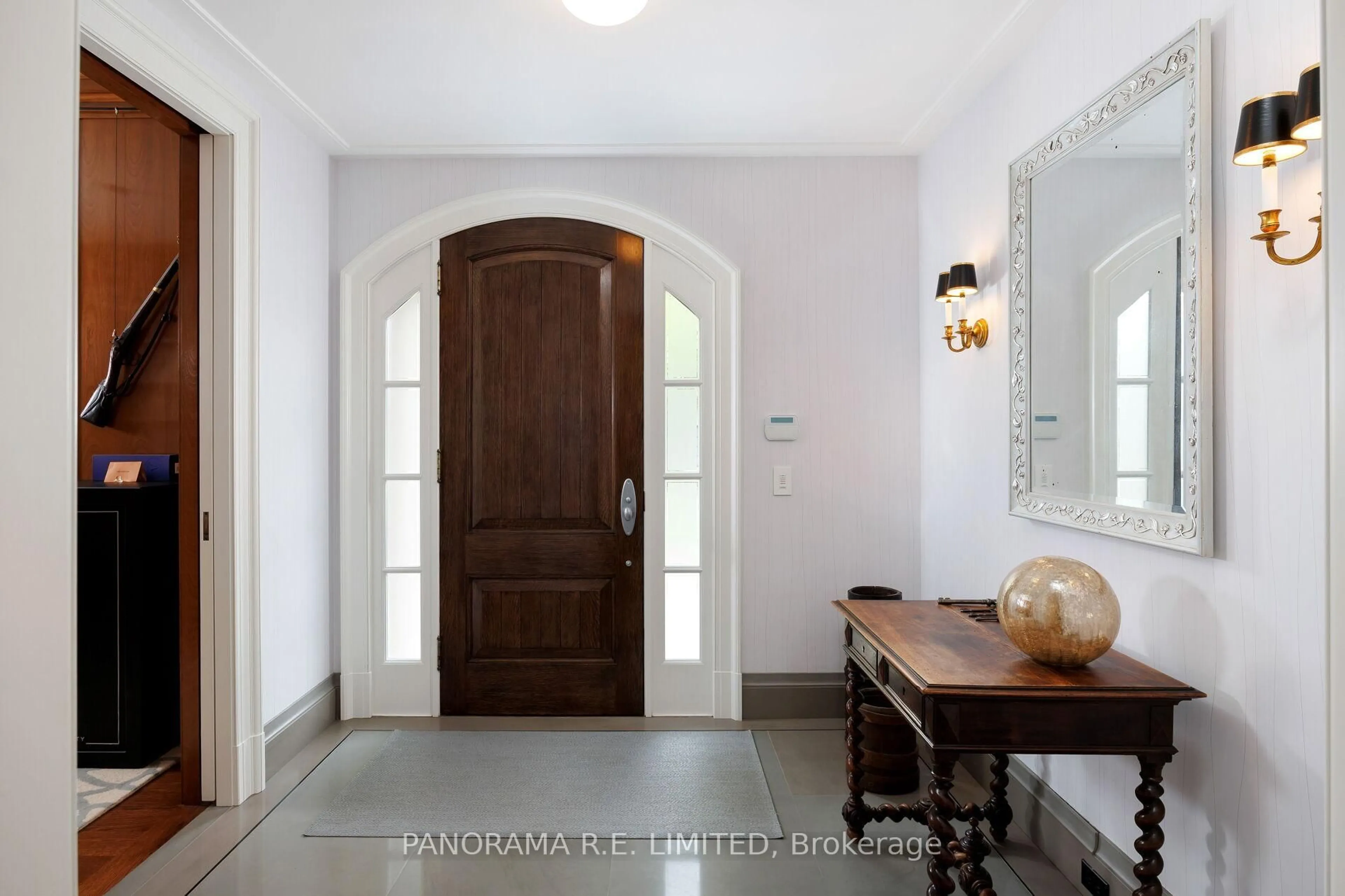 Indoor entryway for 19 Graystone Gdns, Toronto Ontario M8Z 3C2