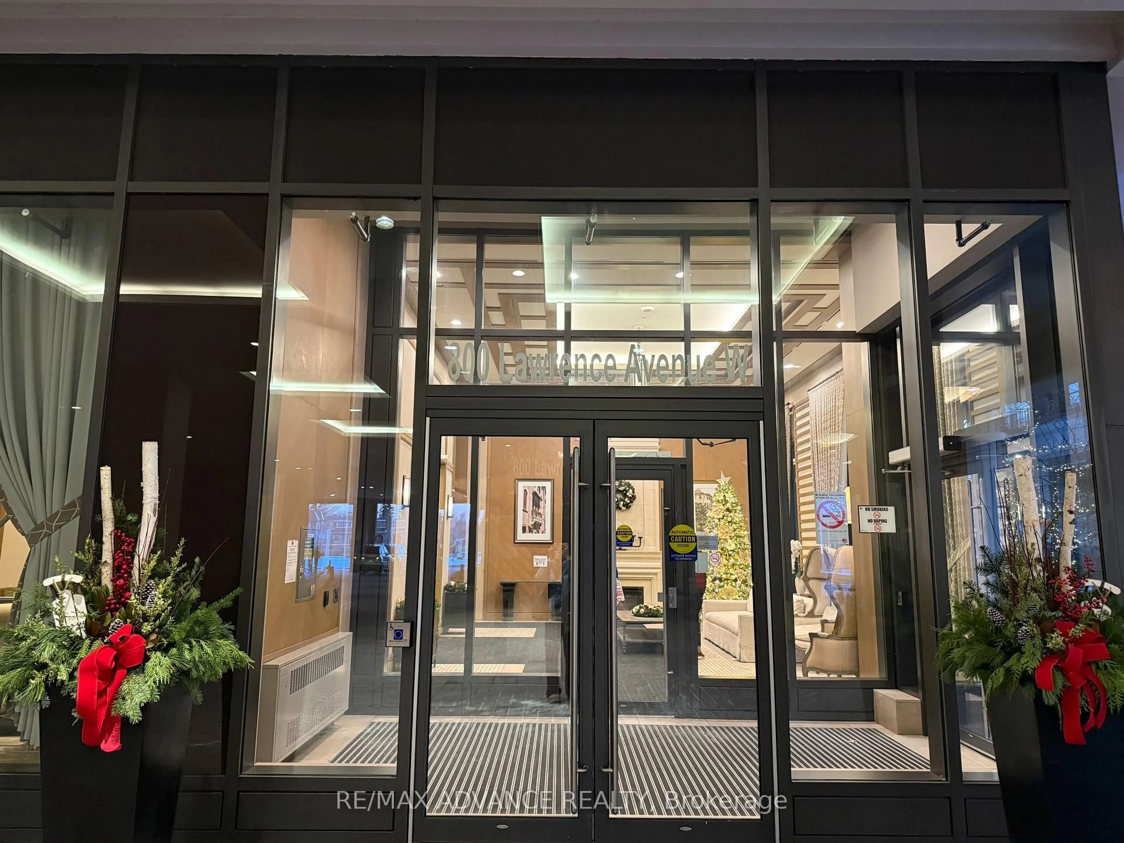 Indoor foyer for 800 Lawrence Ave #1921, Toronto Ontario M6A 0B1