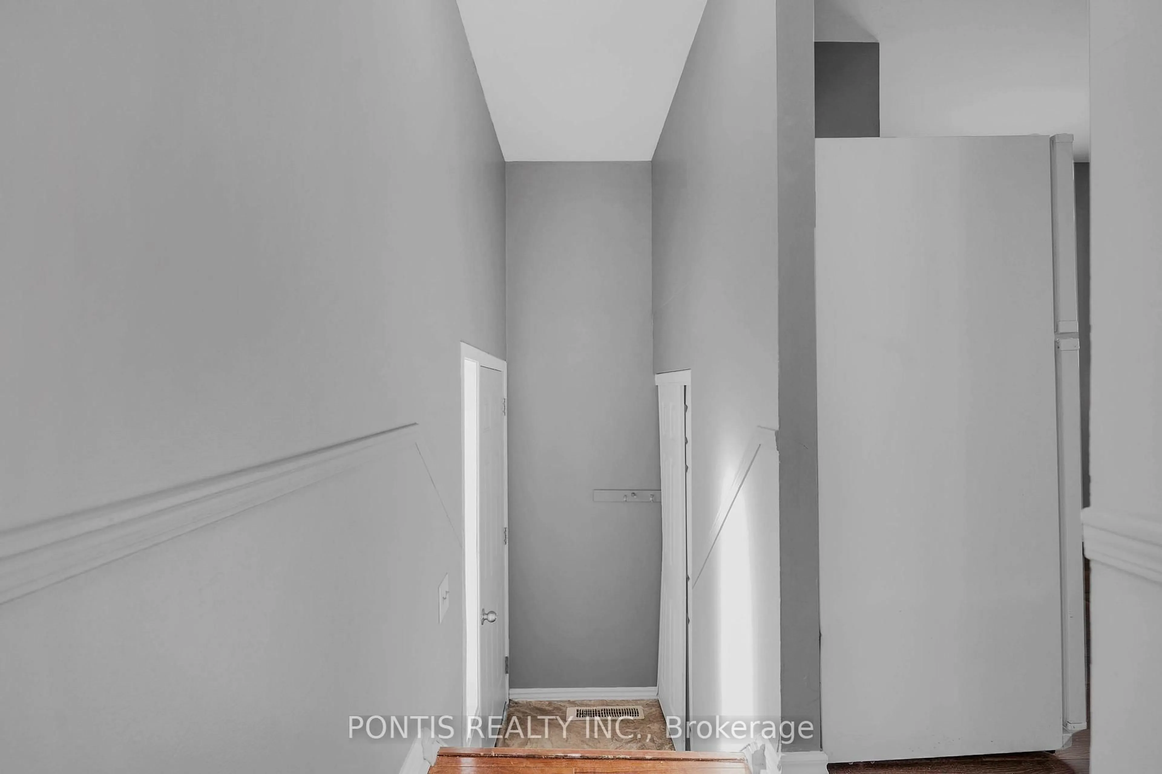 A pic of a room for 74 Radford Dr, Brampton Ontario L6V 2Y9