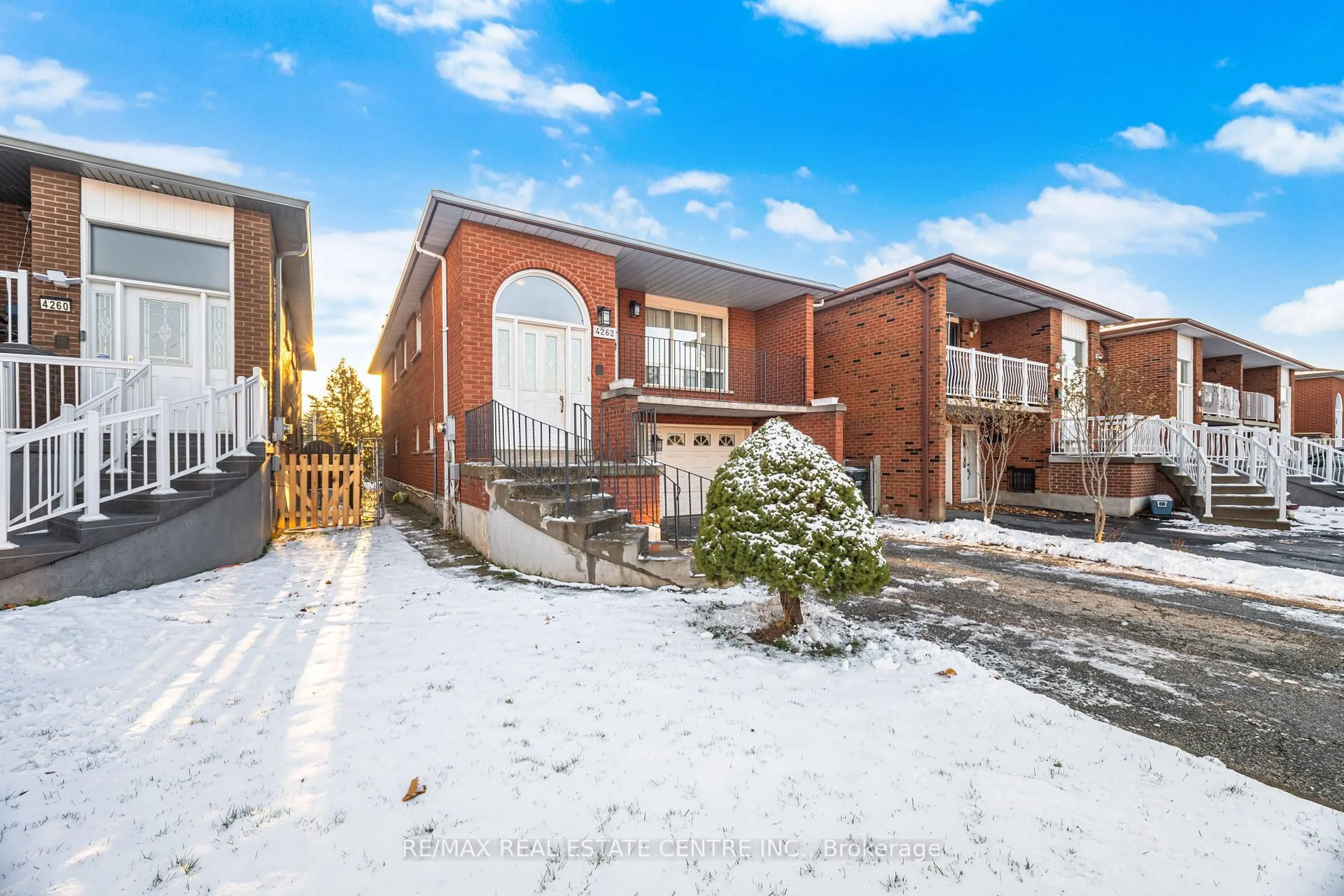 Unknown for 4262 Poltava Cres, Mississauga Ontario L4W 3C2