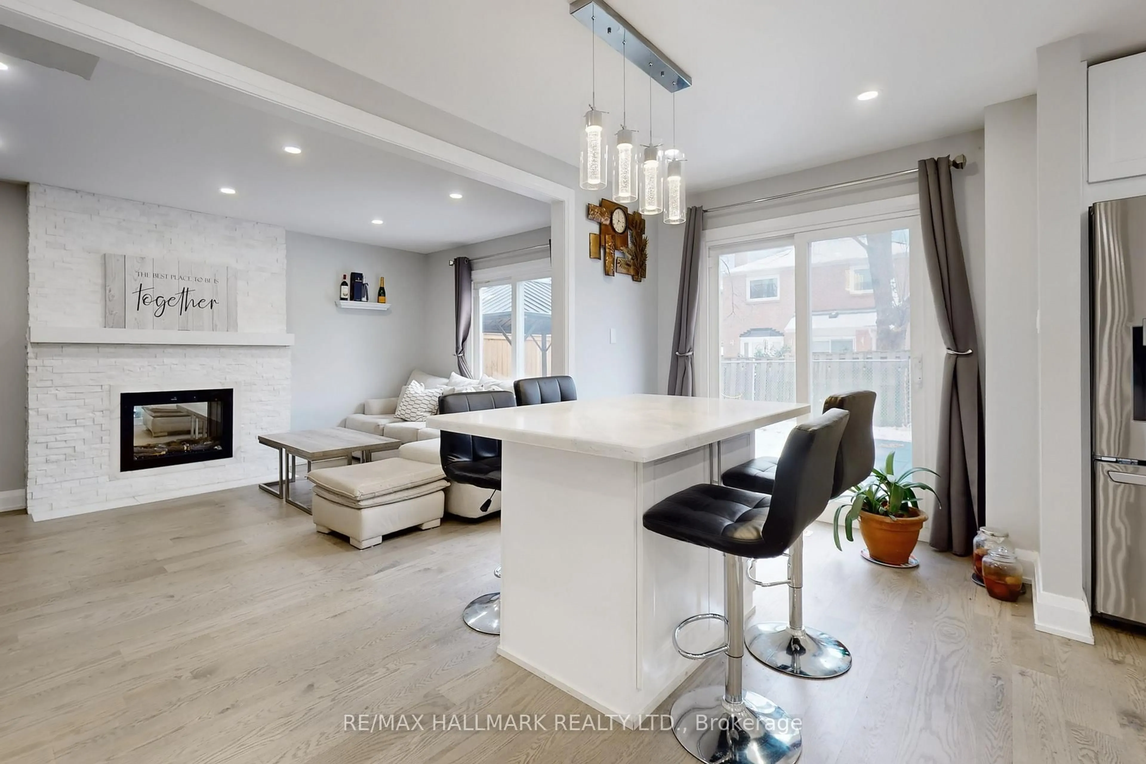 Open concept kitchen, unknown for 1285 Deer Run Dr, Mississauga Ontario L5C 3P8