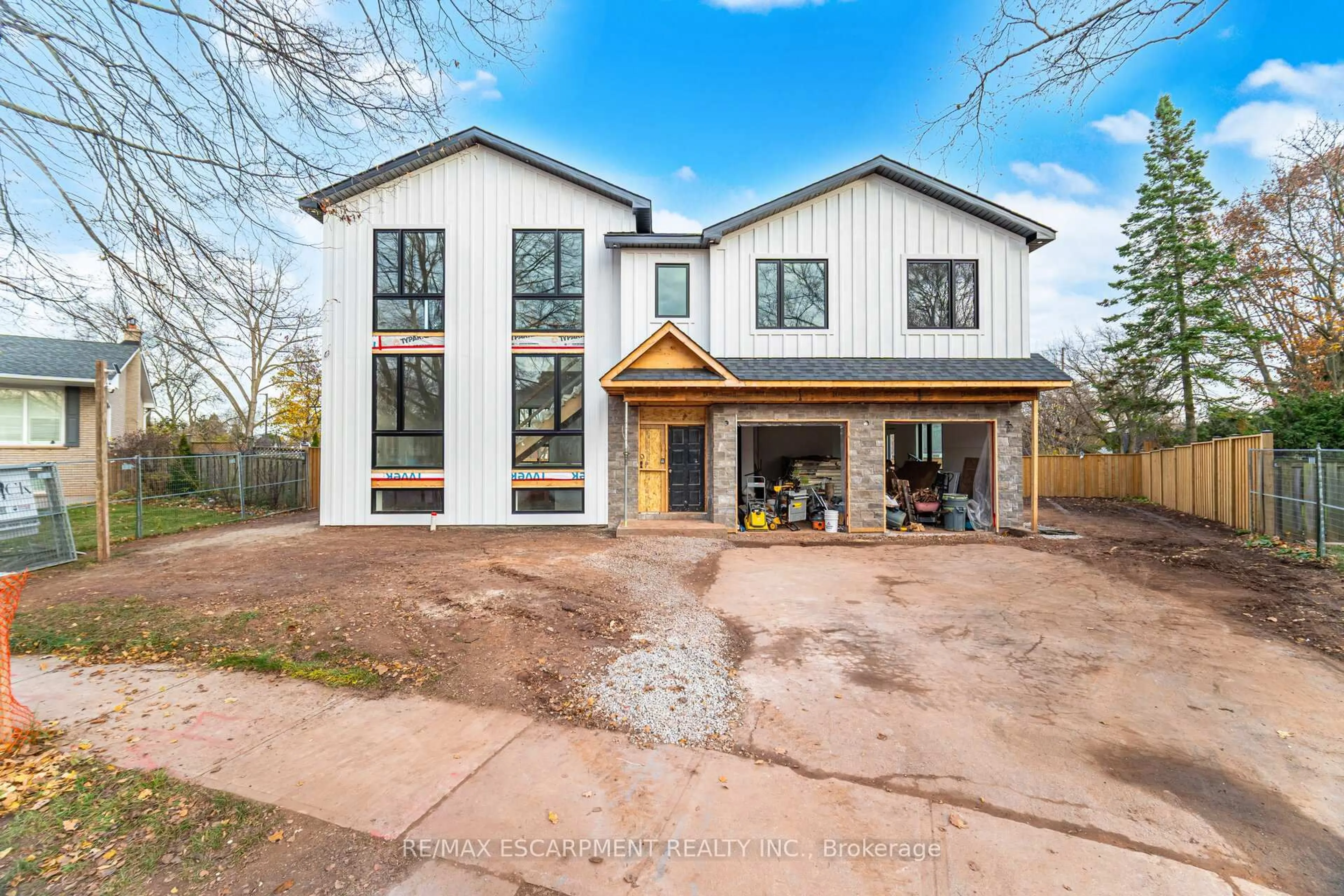 Home with brick exterior material, unknown for 2488 Bridge Rd, Oakville Ontario L6L 2H2