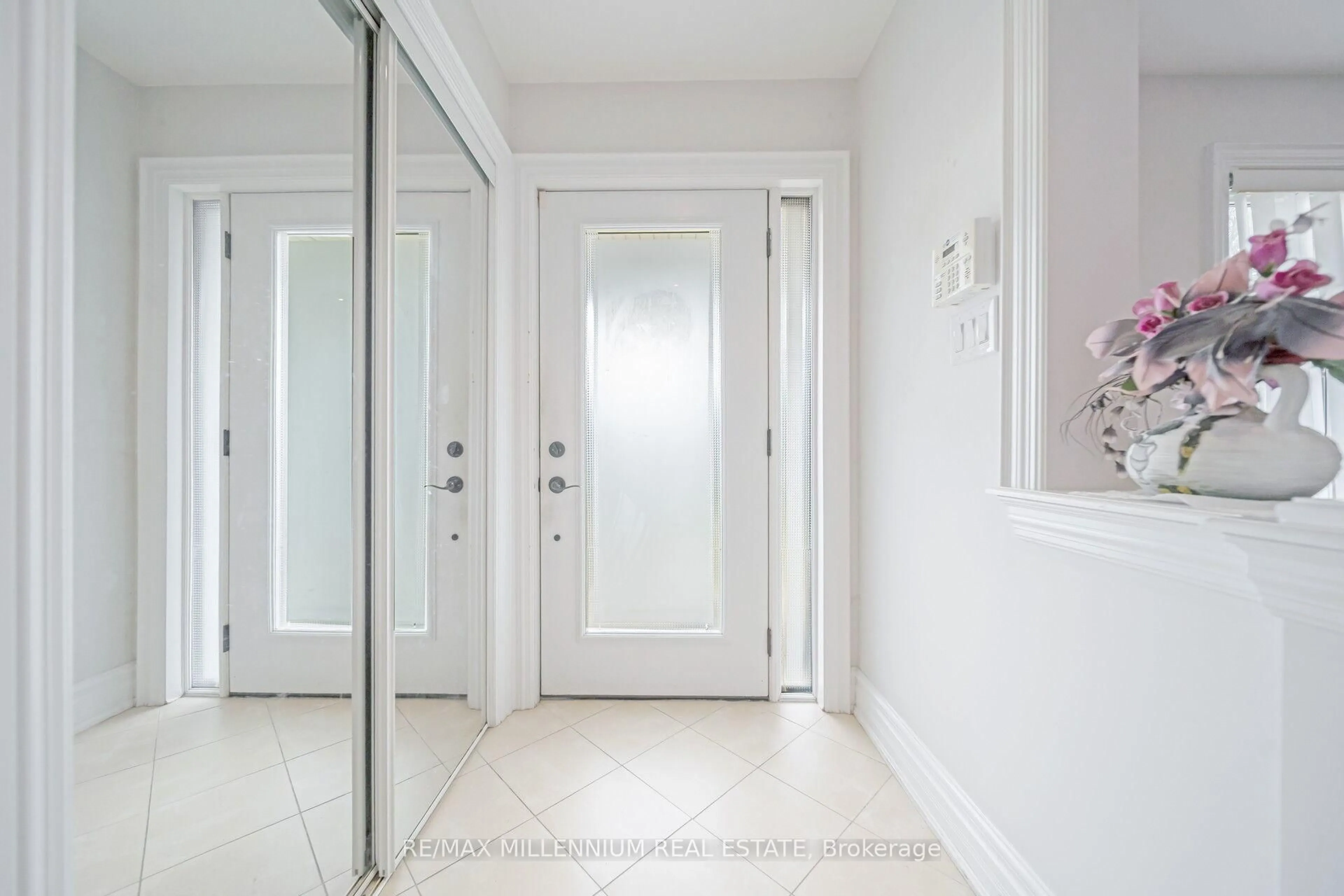 Indoor entryway for 226 Falstaff Ave, Toronto Ontario M6L 2G1