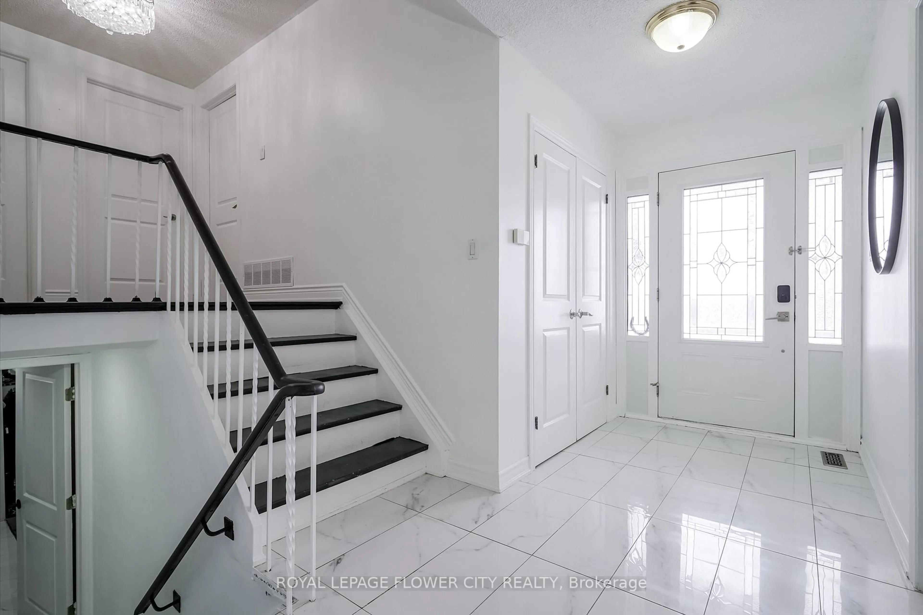 Indoor entryway for 14073 CENTREVILLE CREEK Rd, Caledon Ontario L7C 3C1