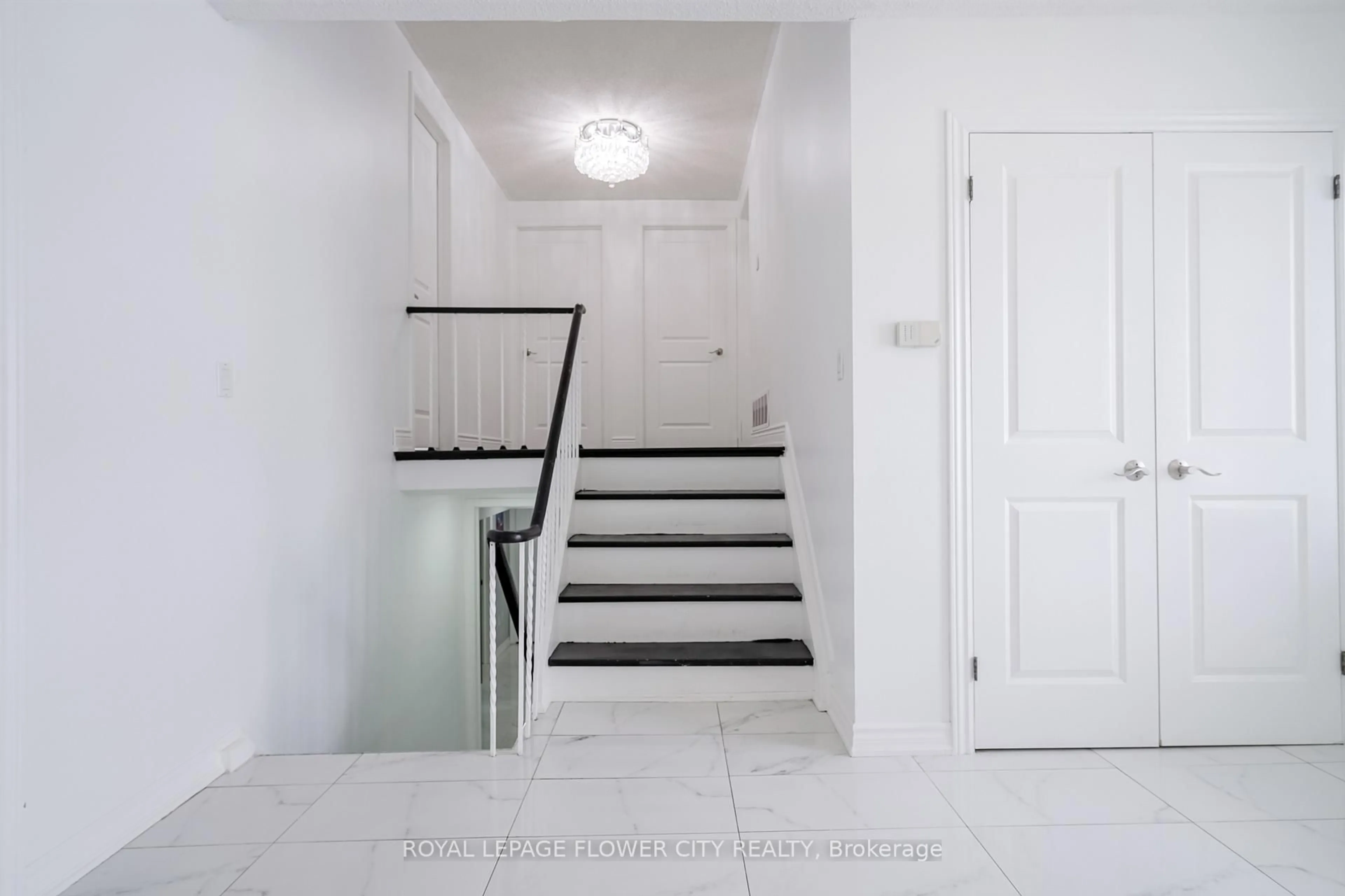 Stairs for 14073 CENTREVILLE CREEK Rd, Caledon Ontario L7C 3C1