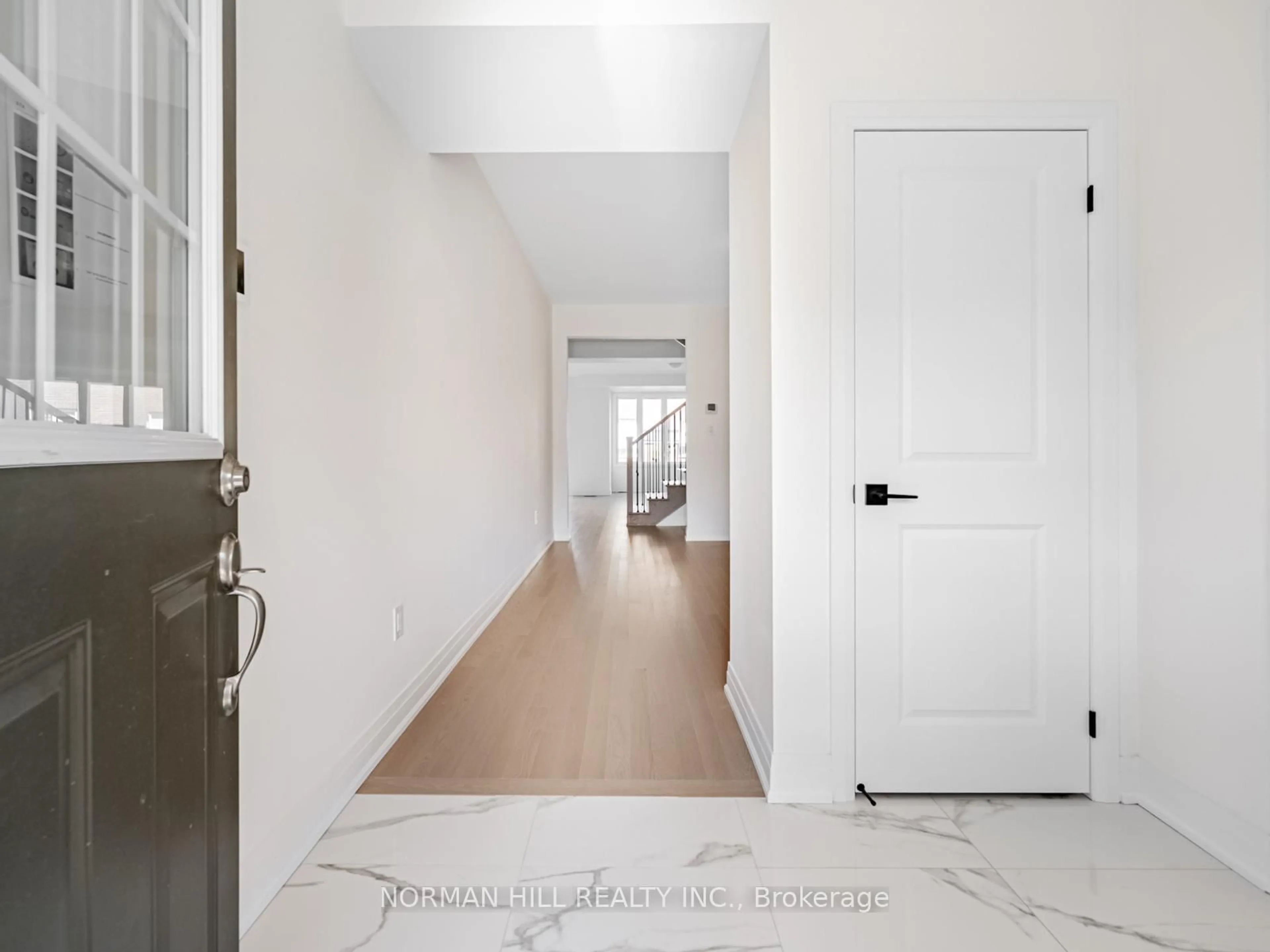 Indoor entryway for 7 Lilestone Dr, Brampton Ontario L6X 0B3