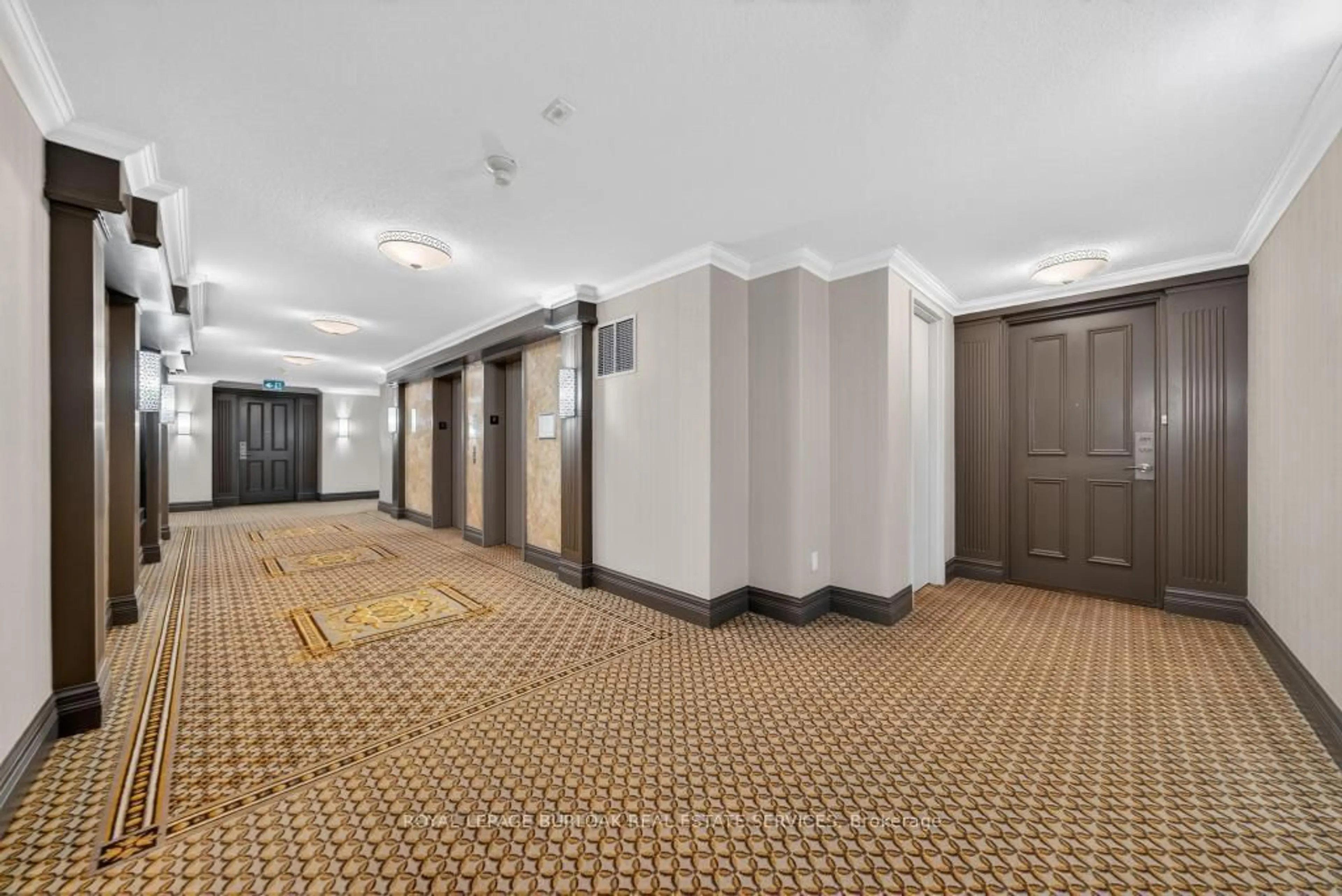 Indoor foyer for 2190 Lakeshore Rd #801, Burlington Ontario L7R 4K1