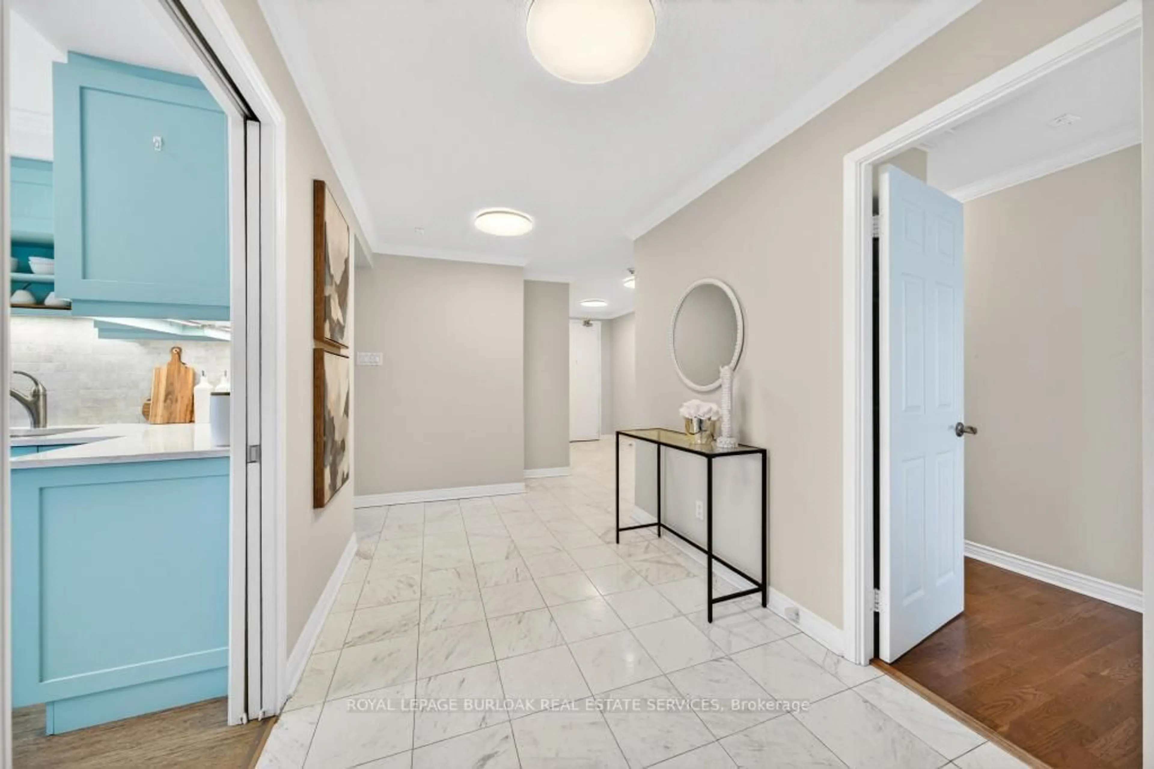 Indoor entryway for 2190 Lakeshore Rd #801, Burlington Ontario L7R 4K1