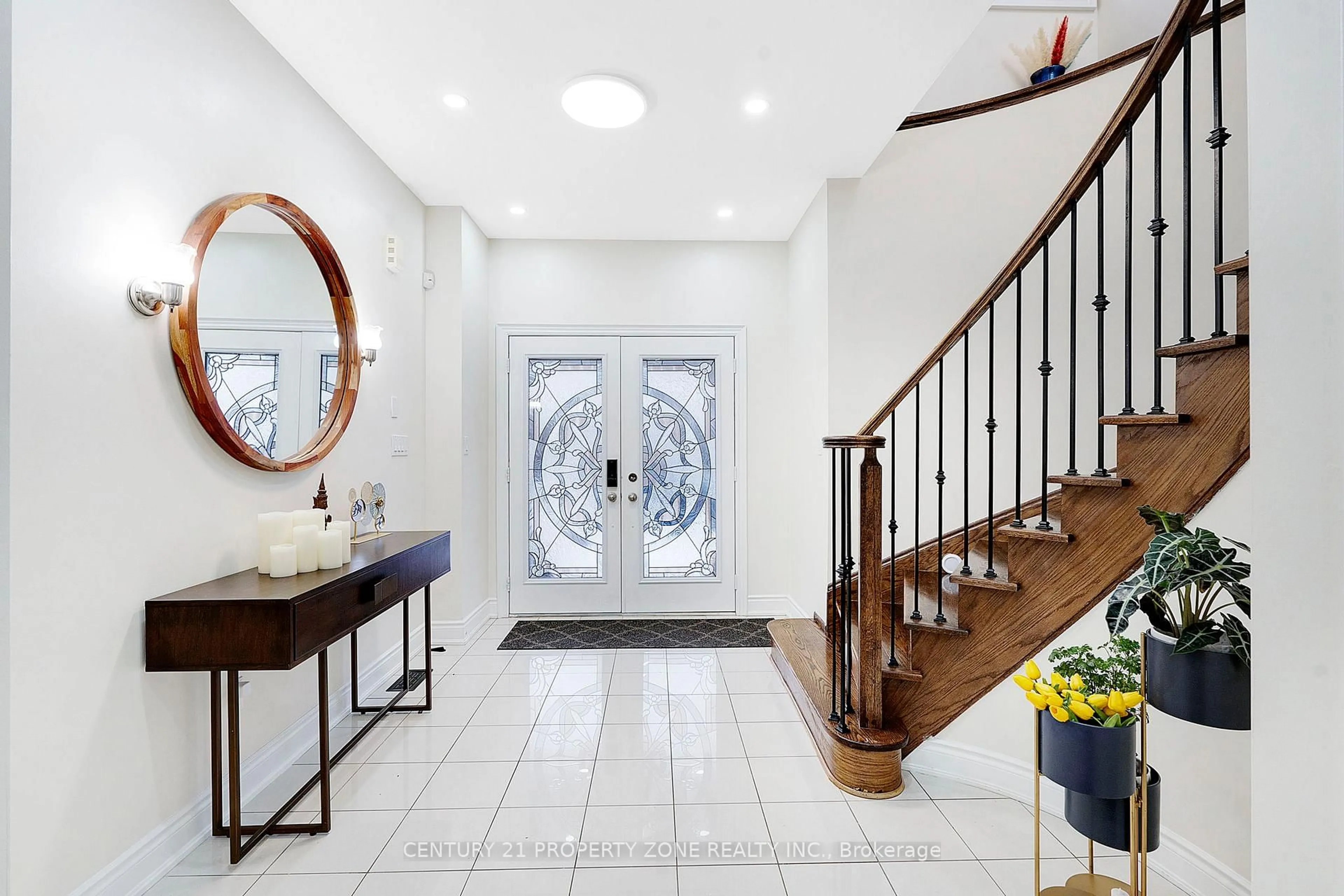 Indoor entryway for 25 Selsdon St, Brampton Ontario L6X 3C4