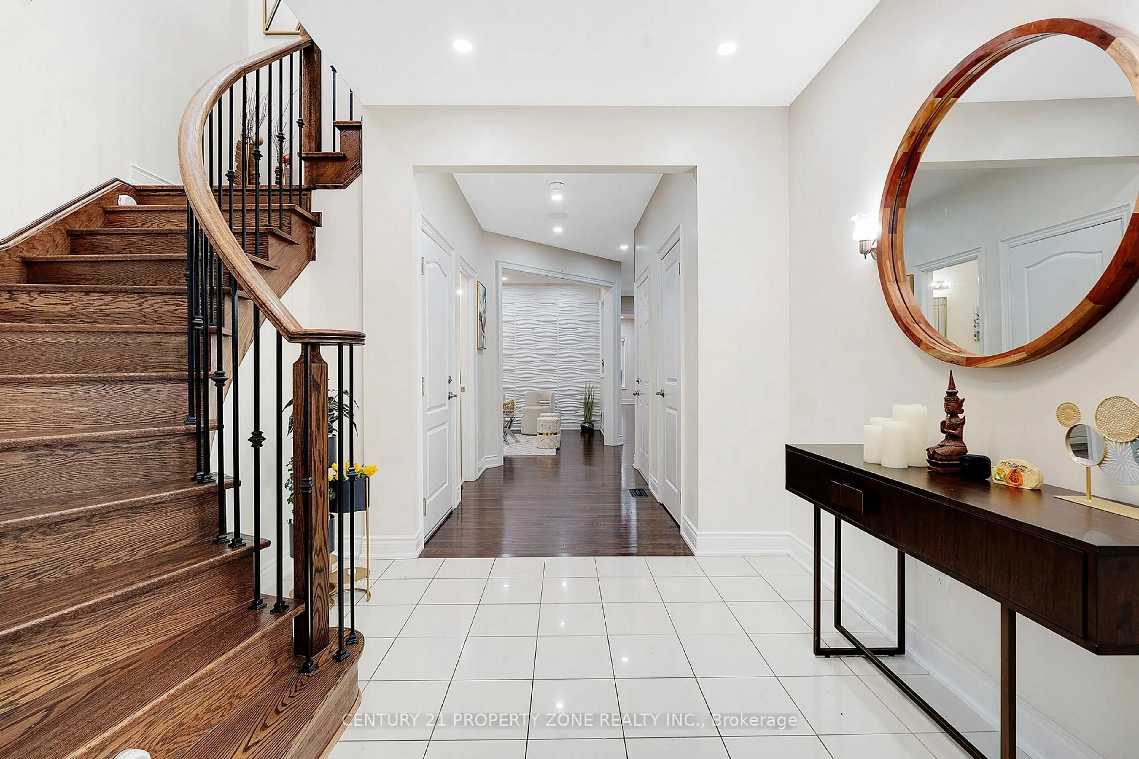 Indoor entryway for 25 Selsdon St, Brampton Ontario L6X 3C4