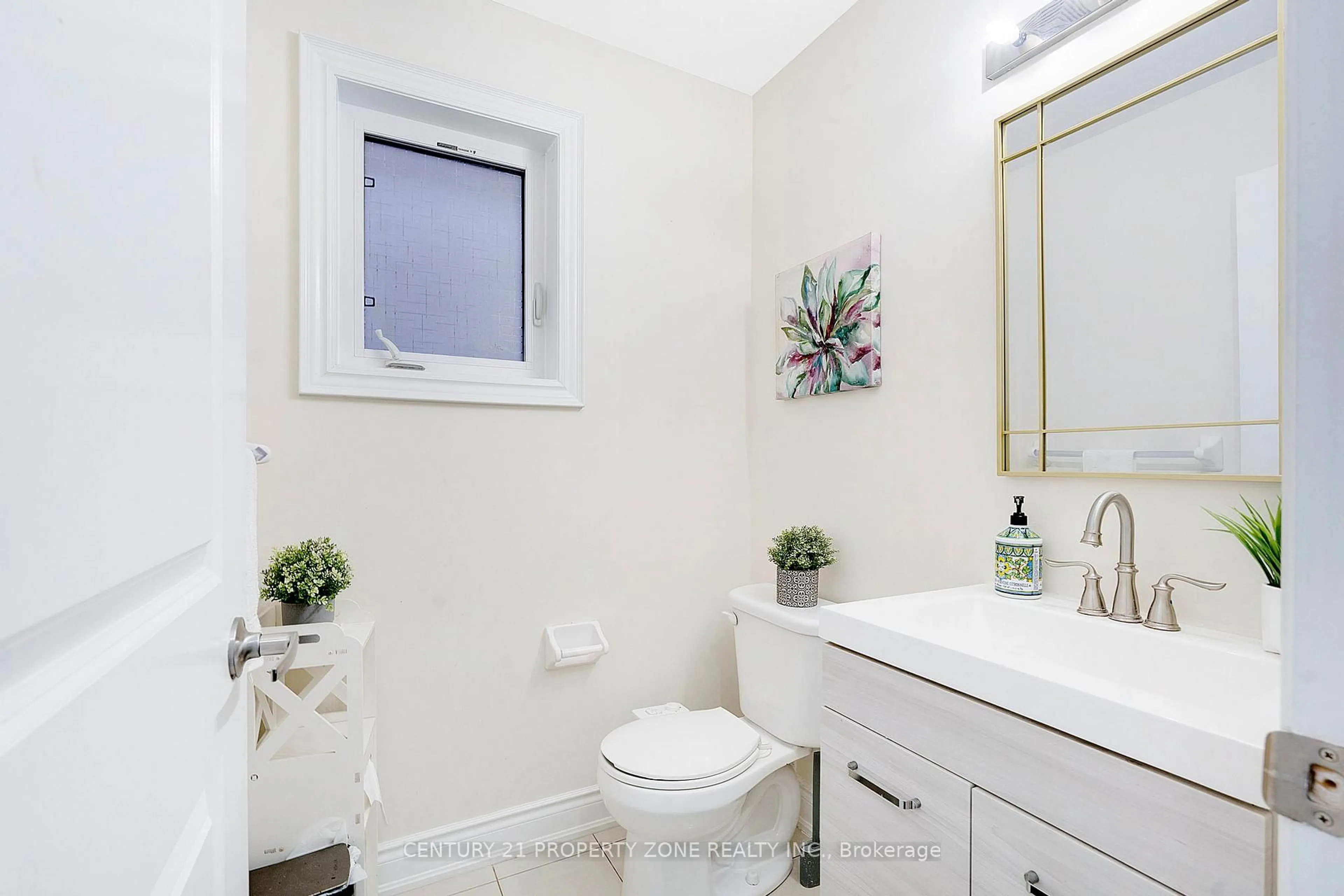 Standard bathroom, ceramic/tile floor for 25 Selsdon St, Brampton Ontario L6X 3C4