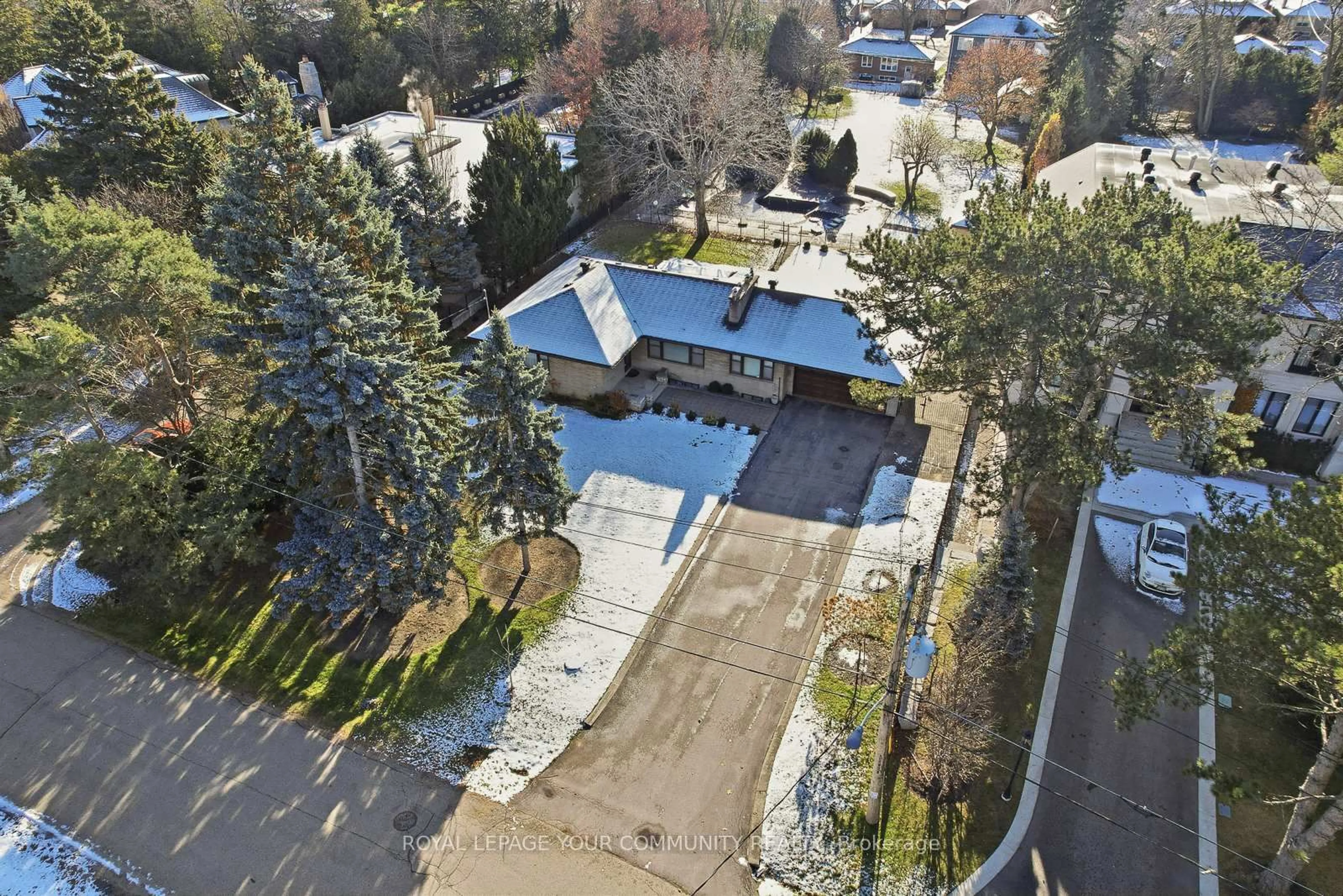 A pic from outside/outdoor area/front of a property/back of a property/a pic from drone, street for 9 Westmount Park Rd, Toronto Ontario M9P 1R4