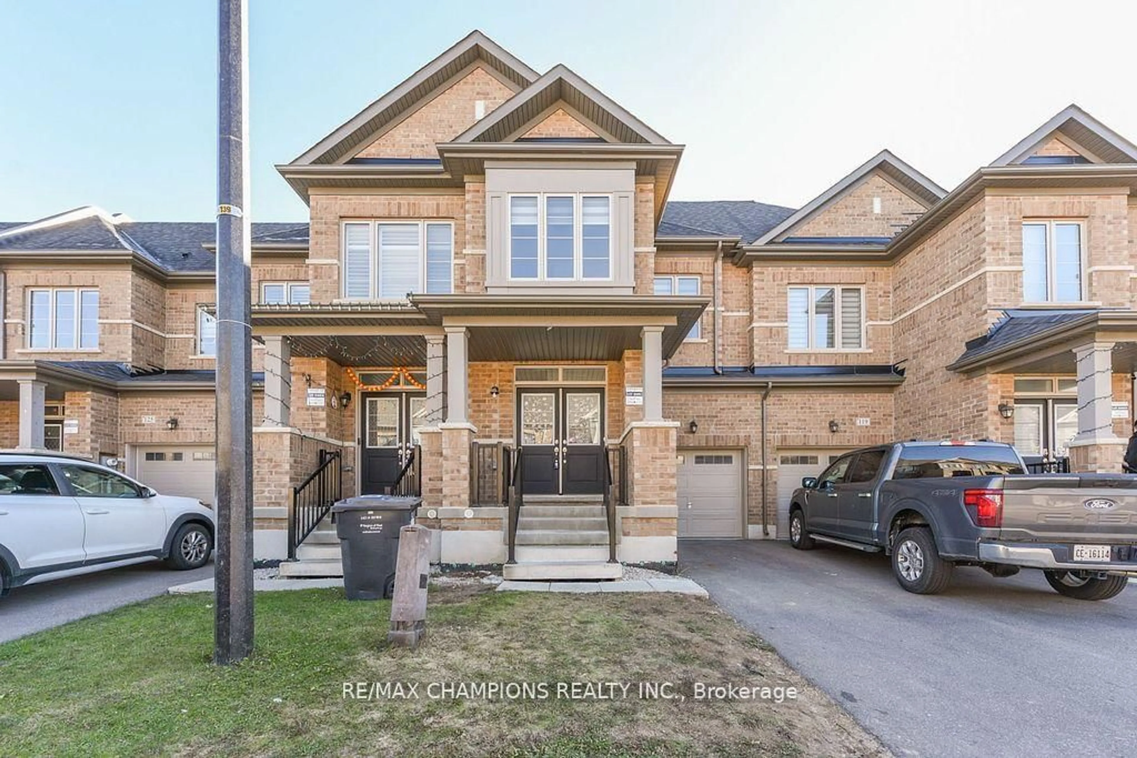 Home with brick exterior material, street for 121 Adventura Rd, Brampton Ontario L7A 0B7