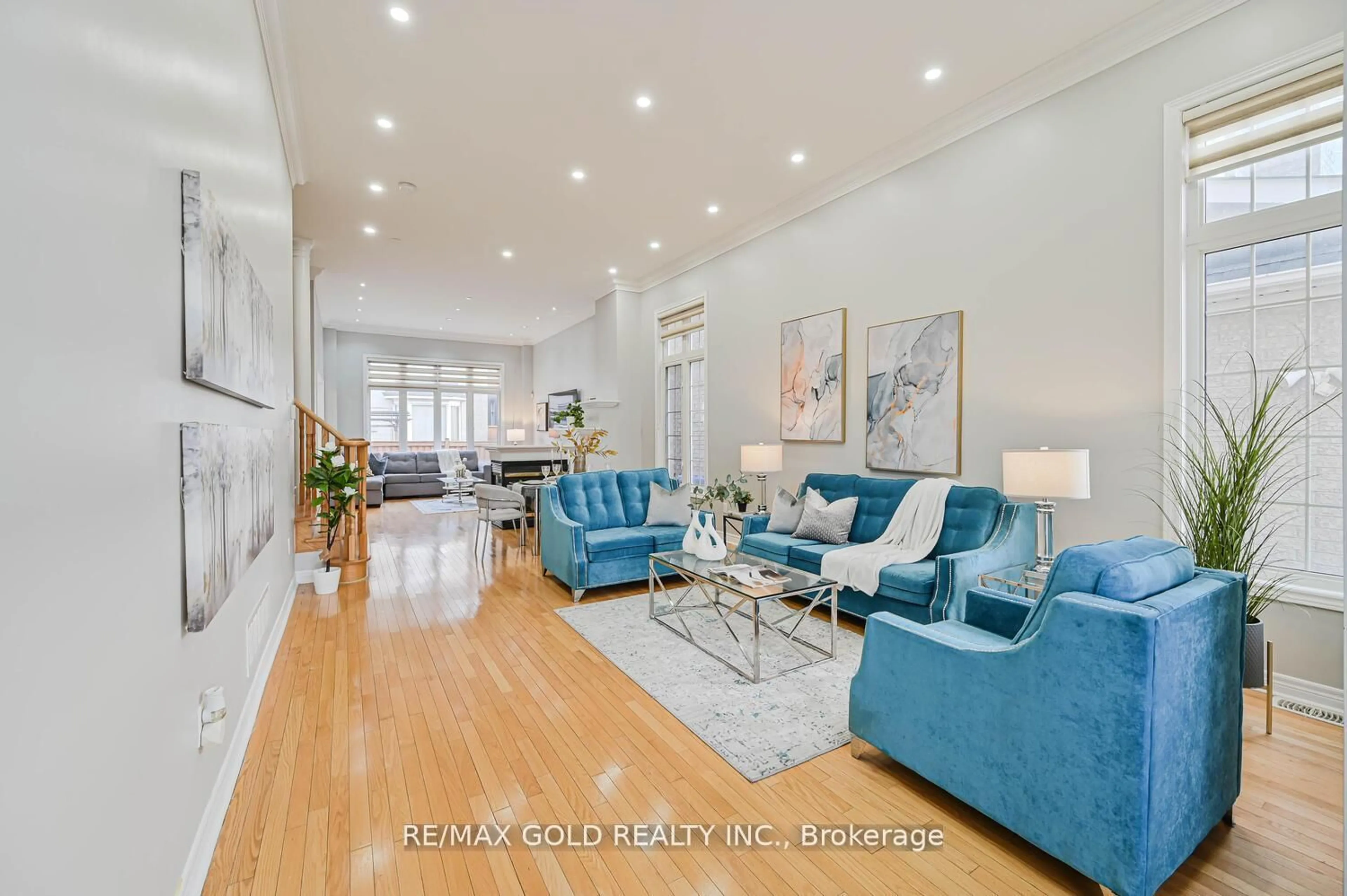 Living room with furniture, unknown for 106 Watsonbrook Dr, Brampton Ontario L6R 0R4