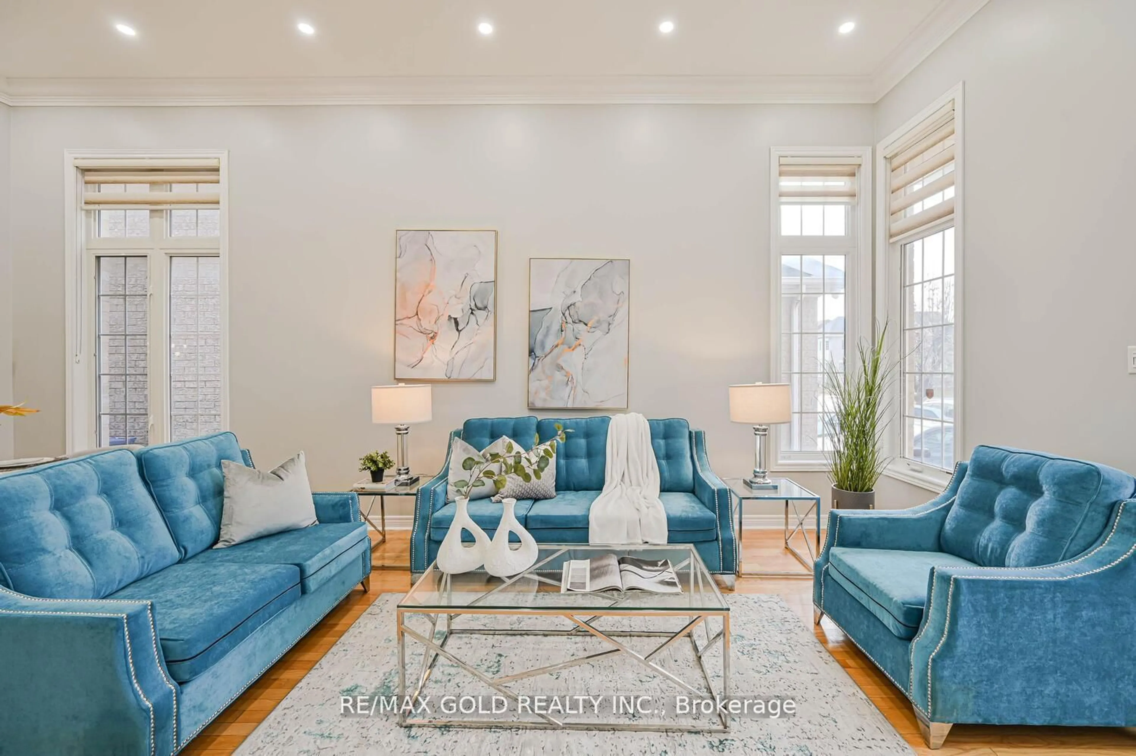 Living room with furniture, unknown for 106 Watsonbrook Dr, Brampton Ontario L6R 0R4