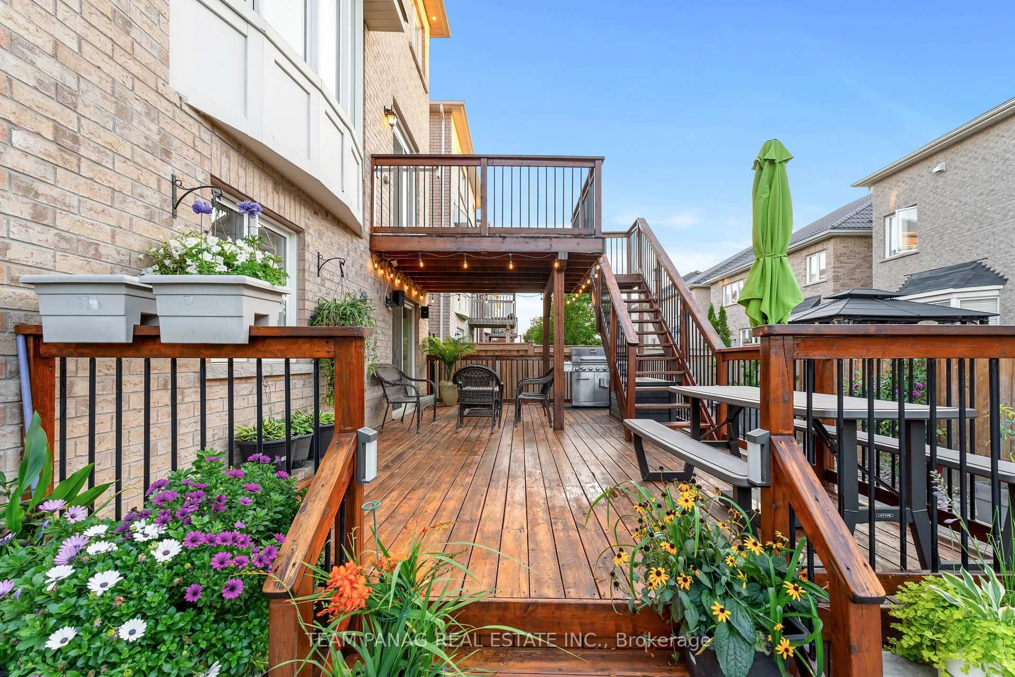 Patio, street for 22 Cedarsprings Way, Brampton Ontario L6R 0W1