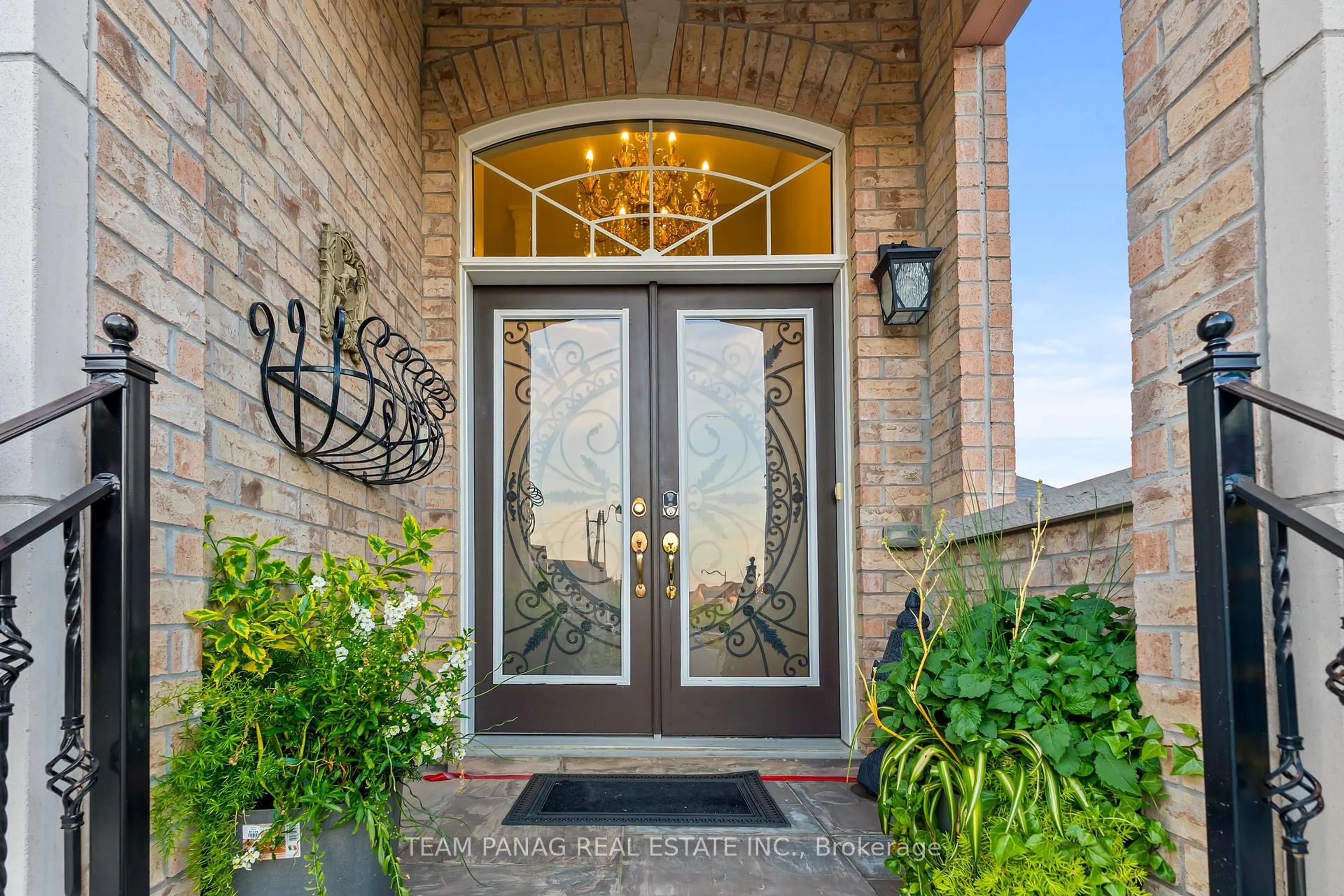 Indoor entryway for 22 Cedarsprings Way, Brampton Ontario L6R 0W1