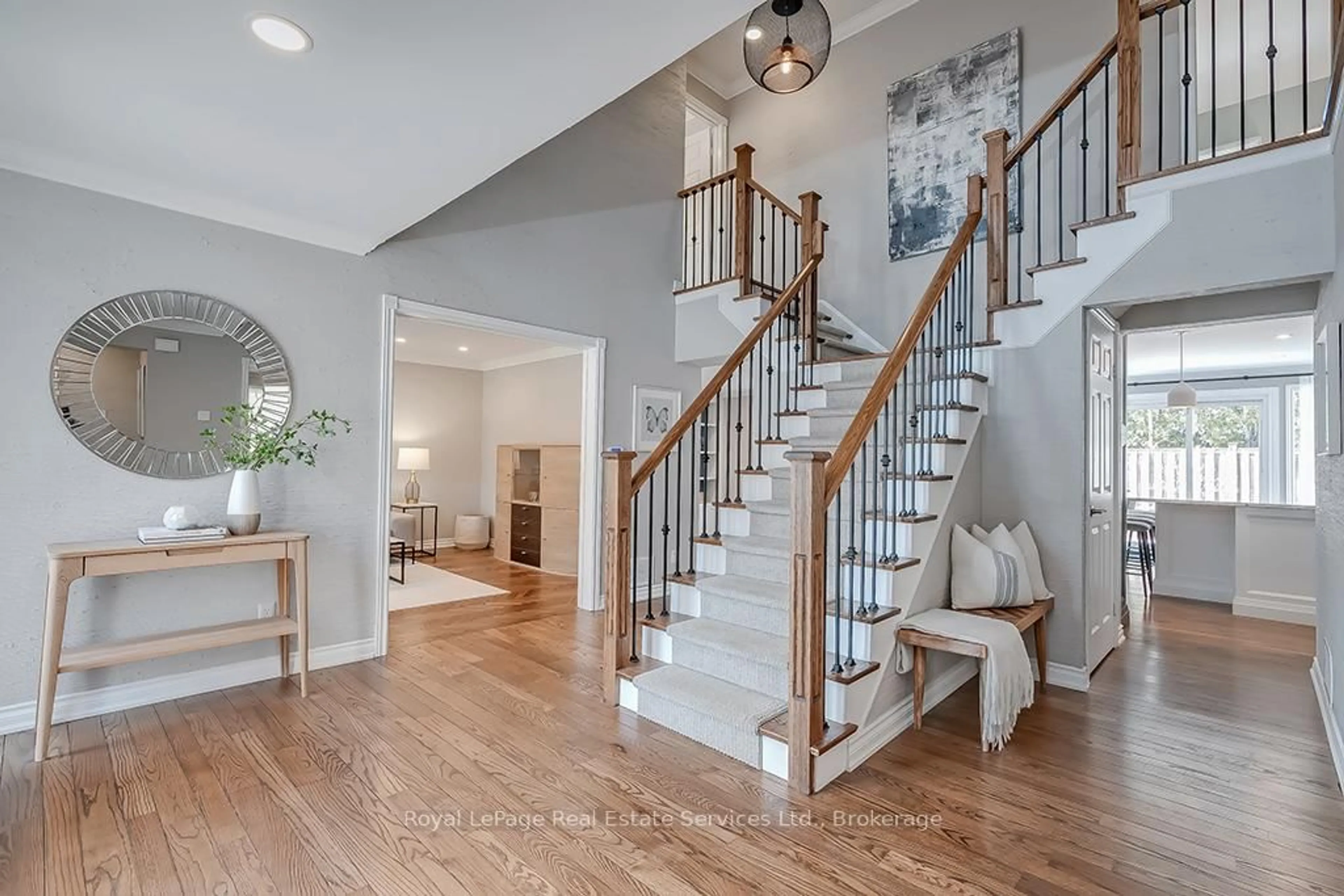 Indoor entryway for 1225 Old Post Dr, Oakville Ontario L6M 1A5