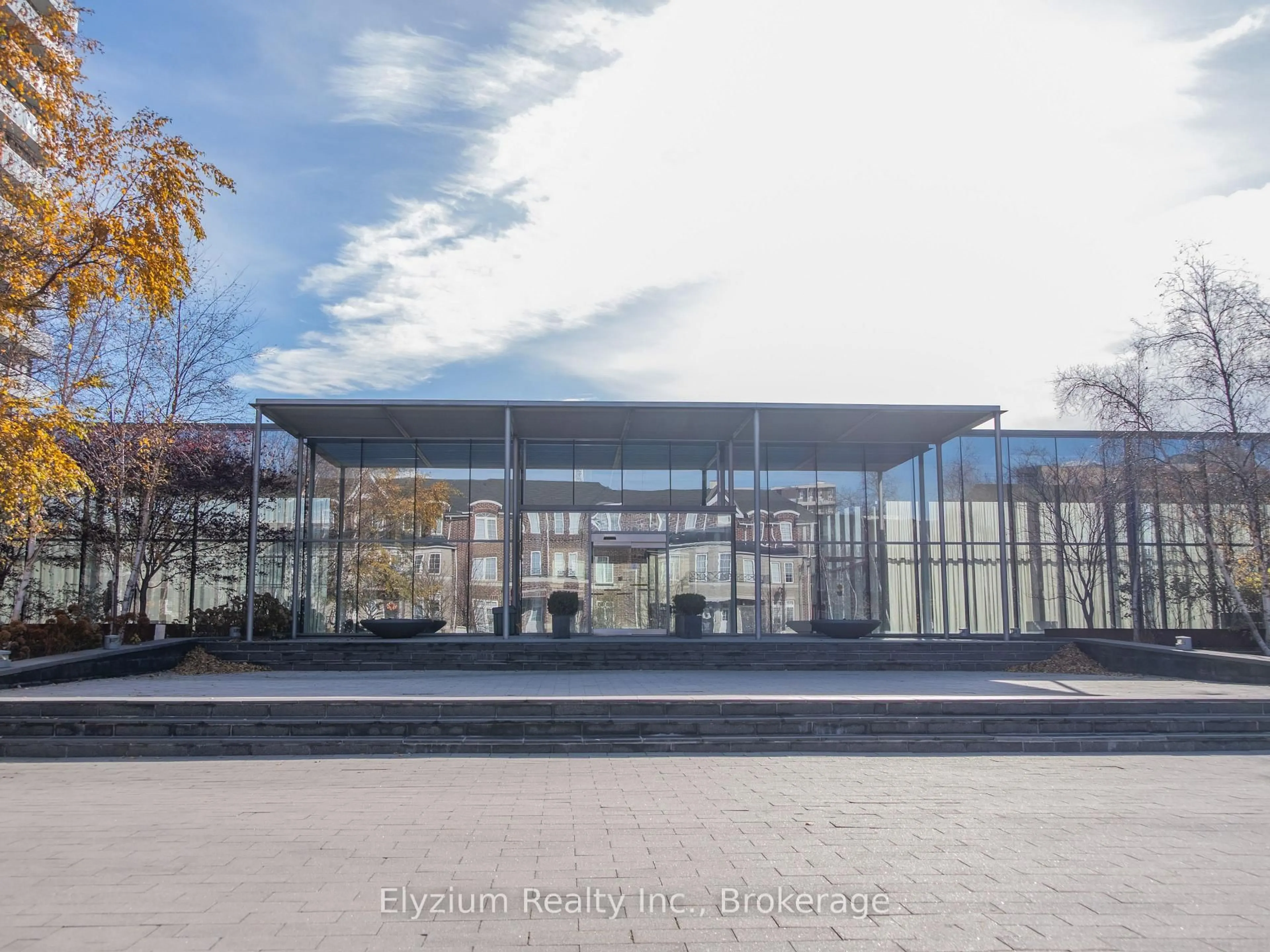 Indoor foyer for 105 The Queensway Way #510, Toronto Ontario M6S 5B5
