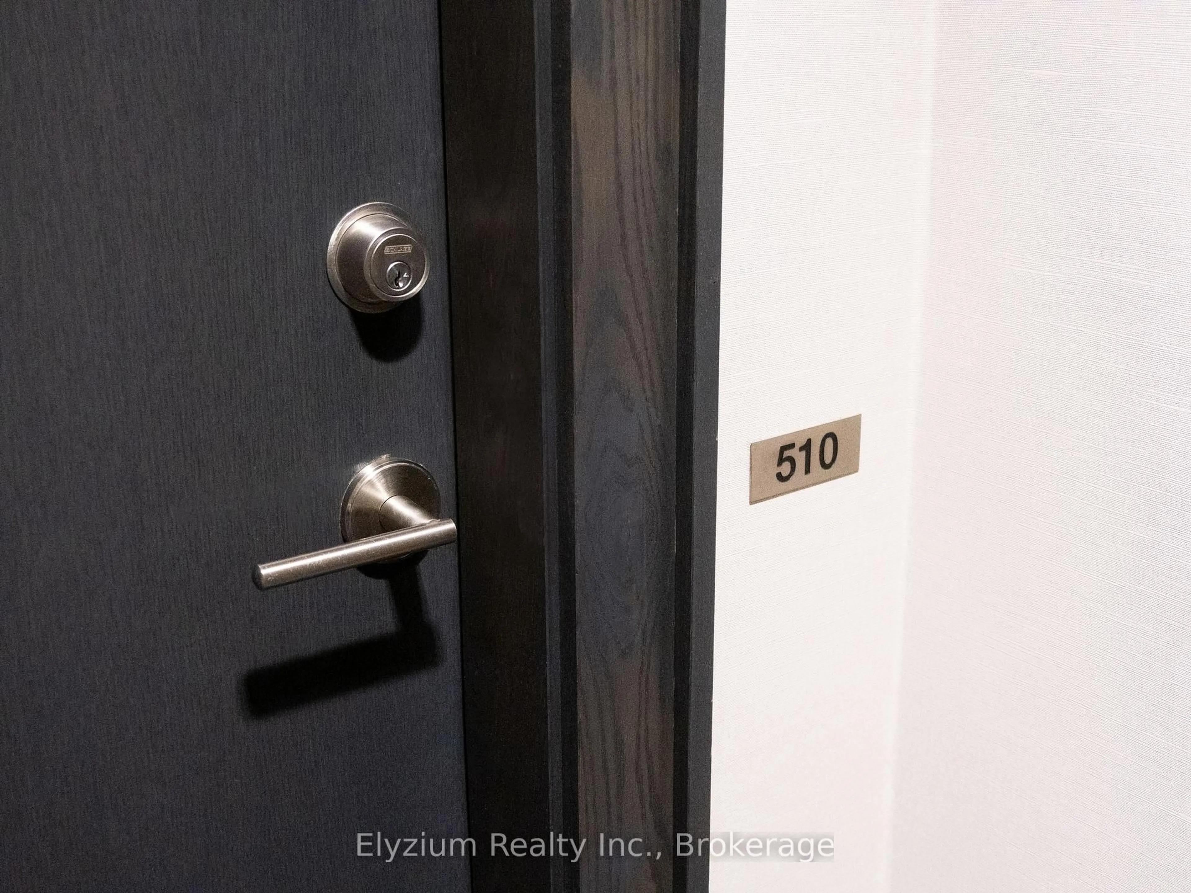 Indoor entryway for 105 The Queensway Way #510, Toronto Ontario M6S 5B5